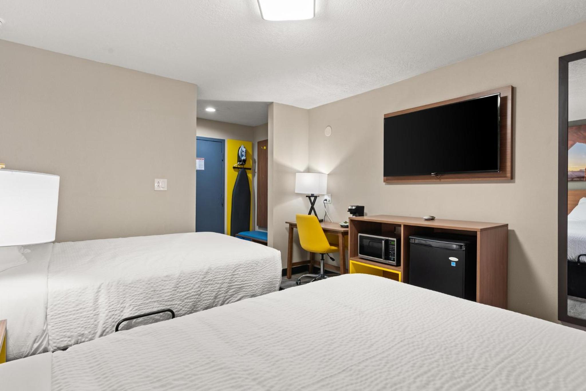 Double Room with Two Double Beds - Non-Smoking - Photo 1