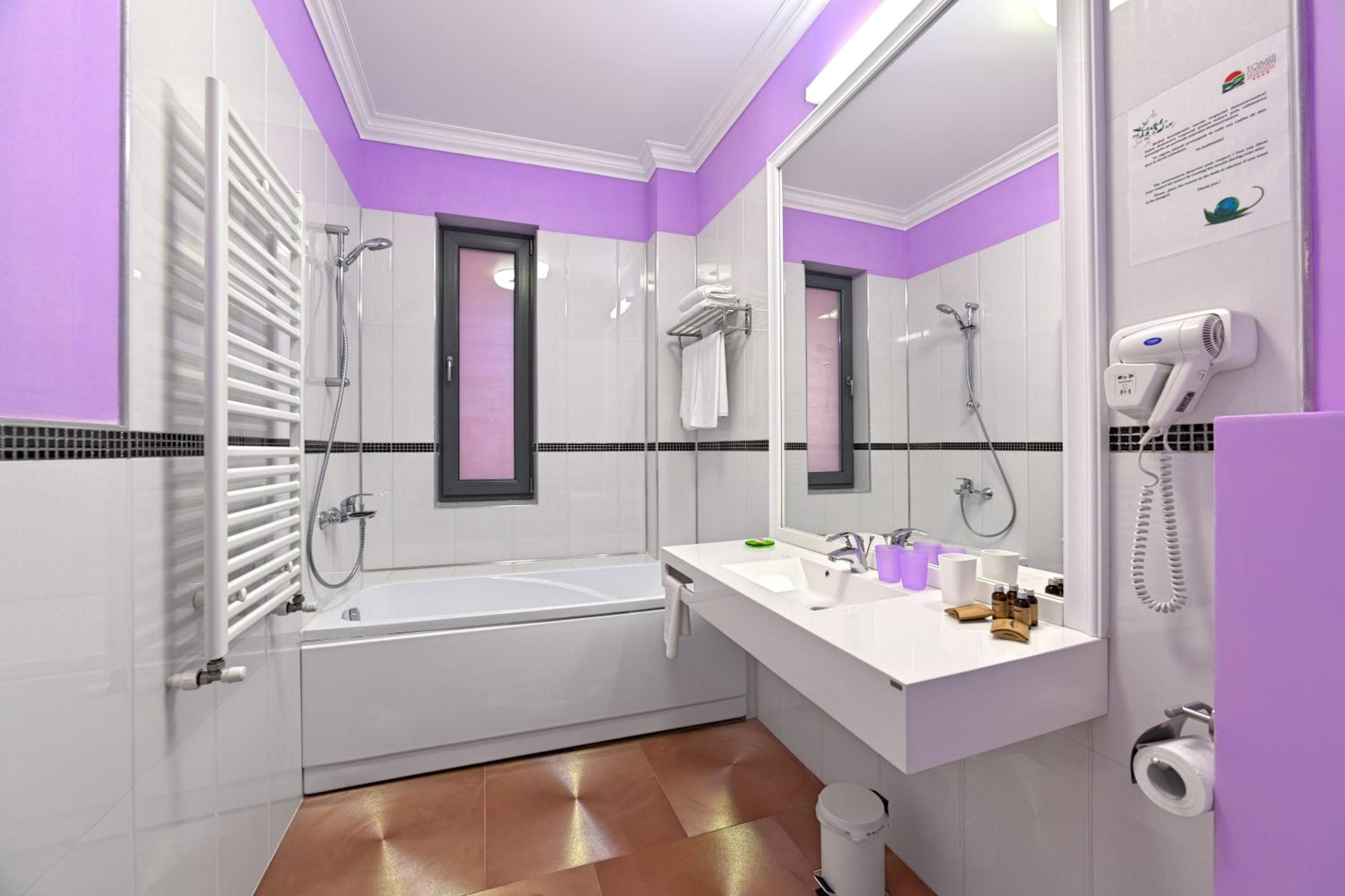 One-Bedroom Apartment - Photo 12