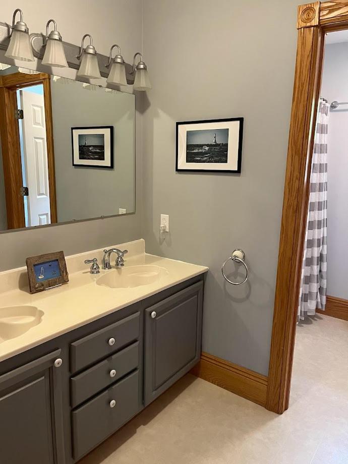 Deluxe Queen Suite - Photo 5
