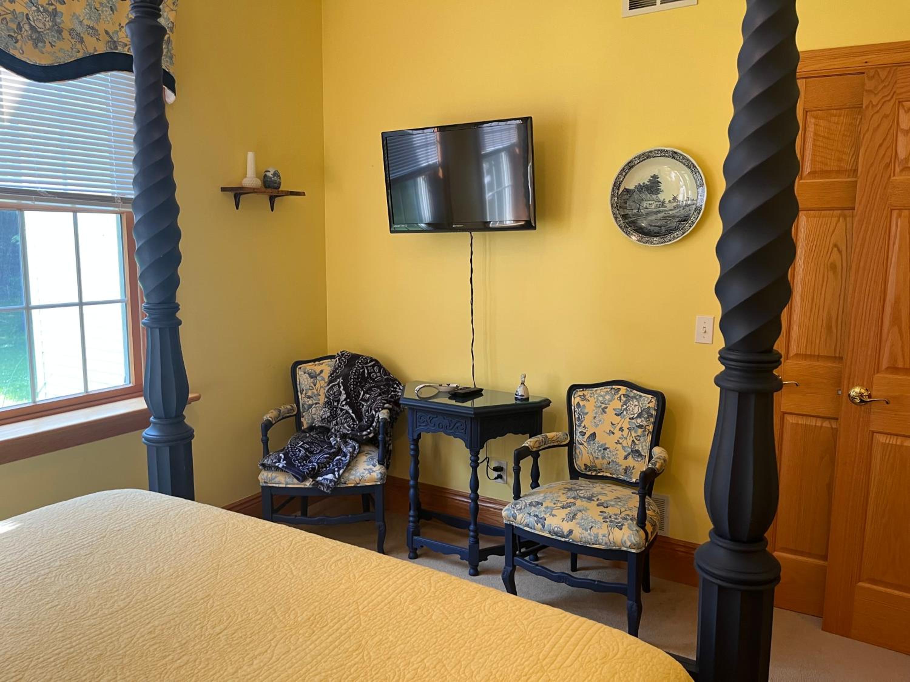Queen Room with Garden View - Photo 2