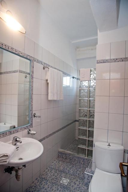 Triple Room with Sea View - Photo 15