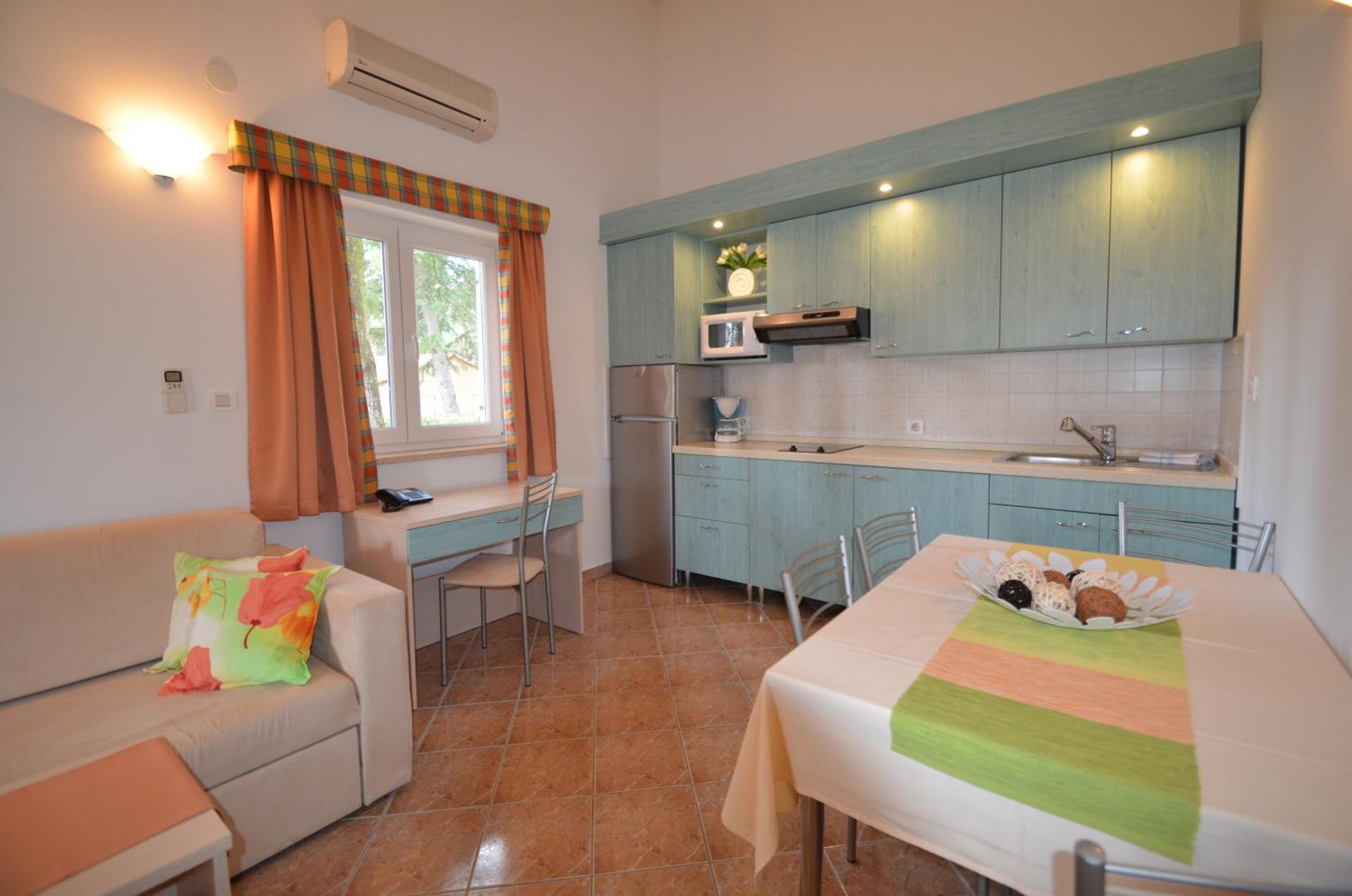 Superior One-Bedroom Apartment - Photo 4