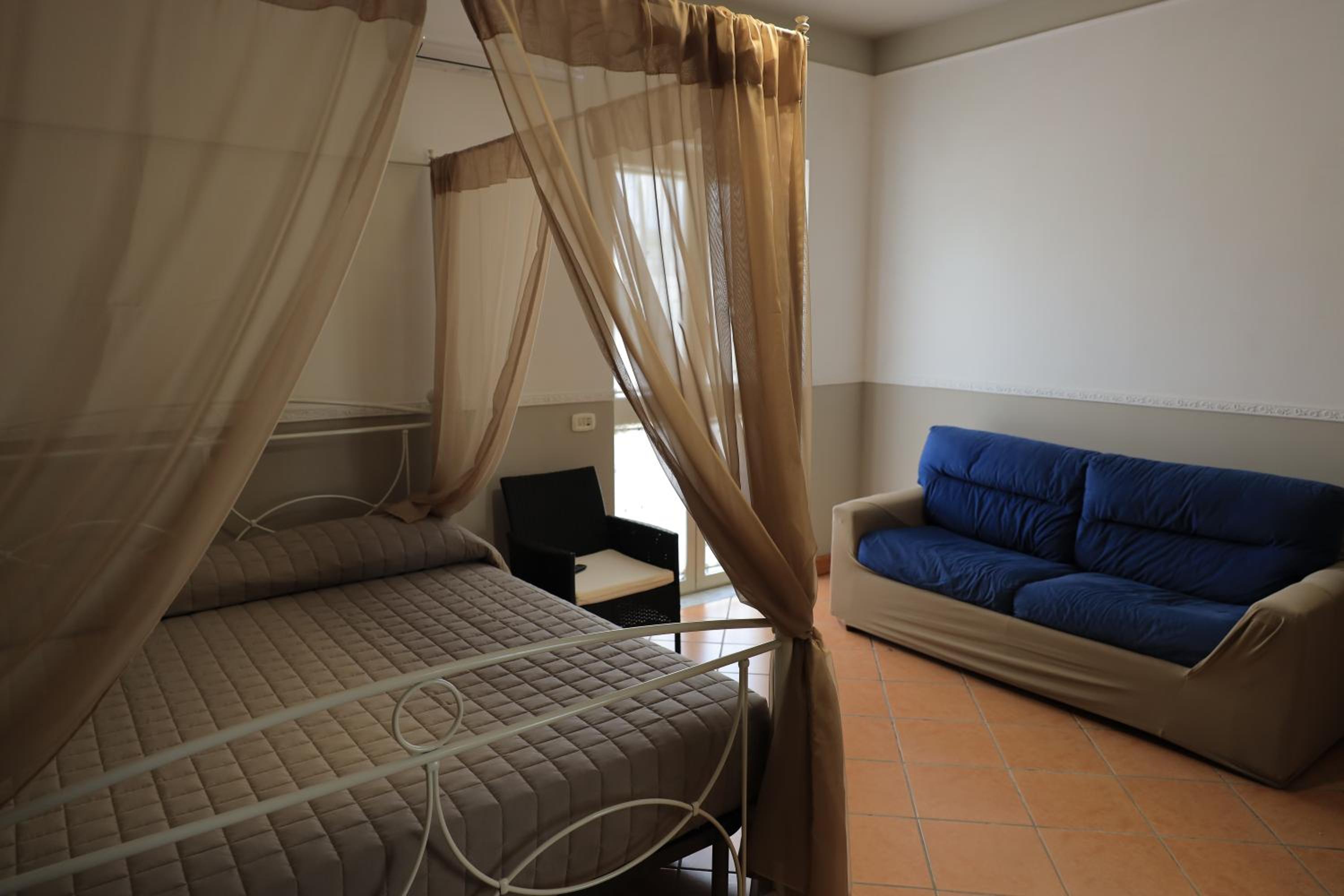One-Bedroom House photo 1