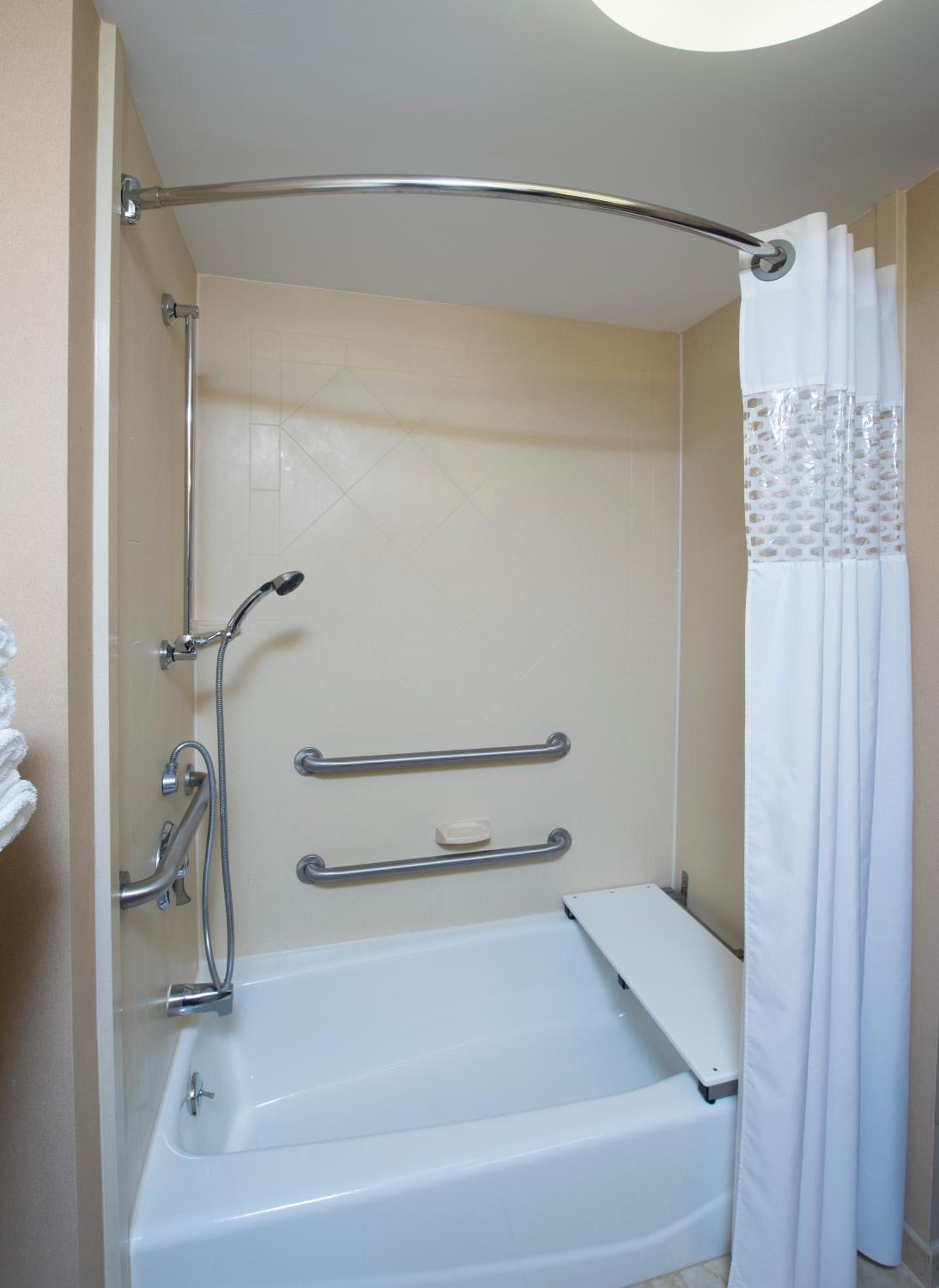 Queen Room with Two Queen Beds - Mobility and Hearing Access/Non-Smoking - Photo 2