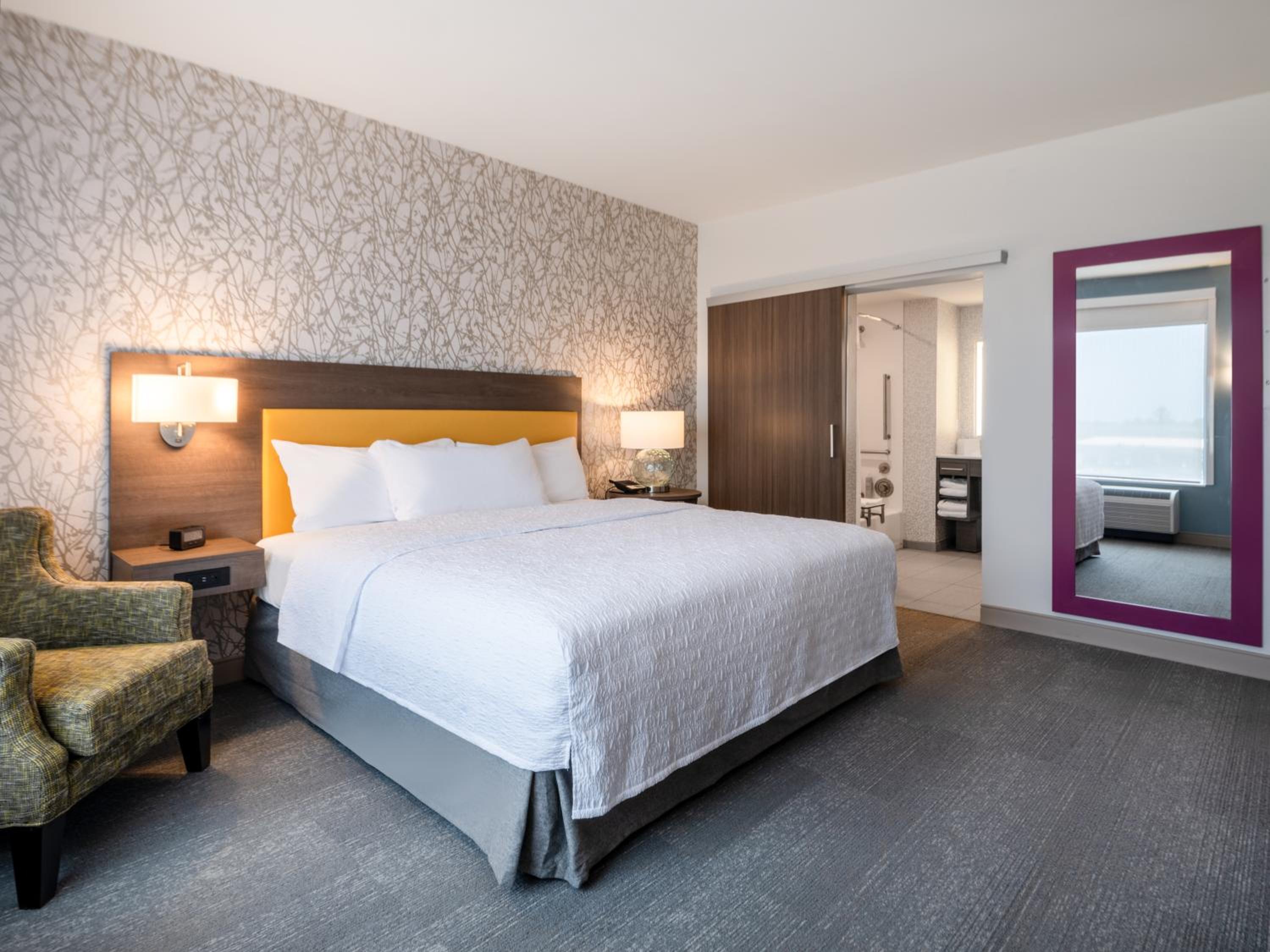 King Suite with Accessible Bathtub - Photo 7