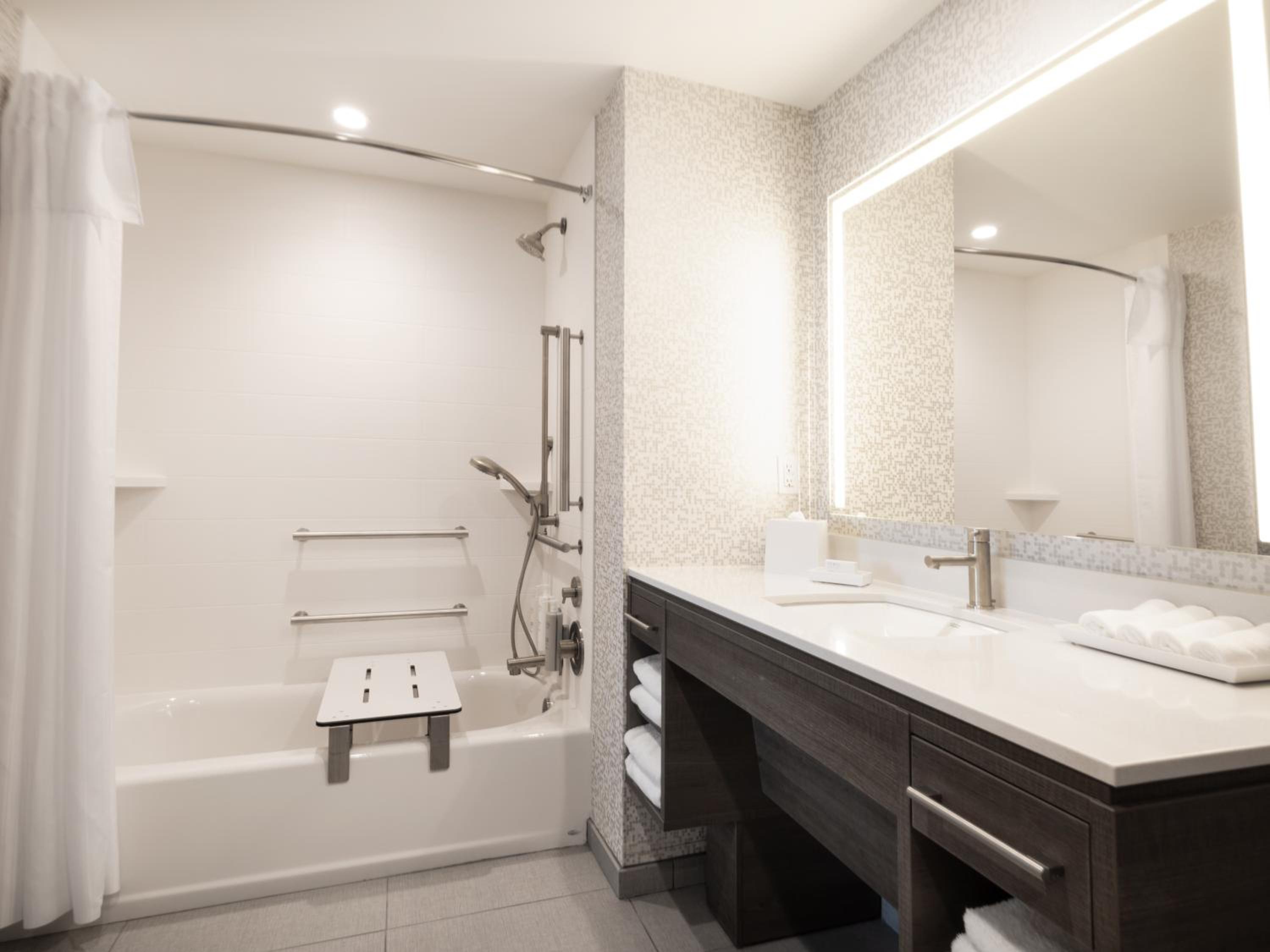 King Suite with Accessible Bathtub - Photo 10