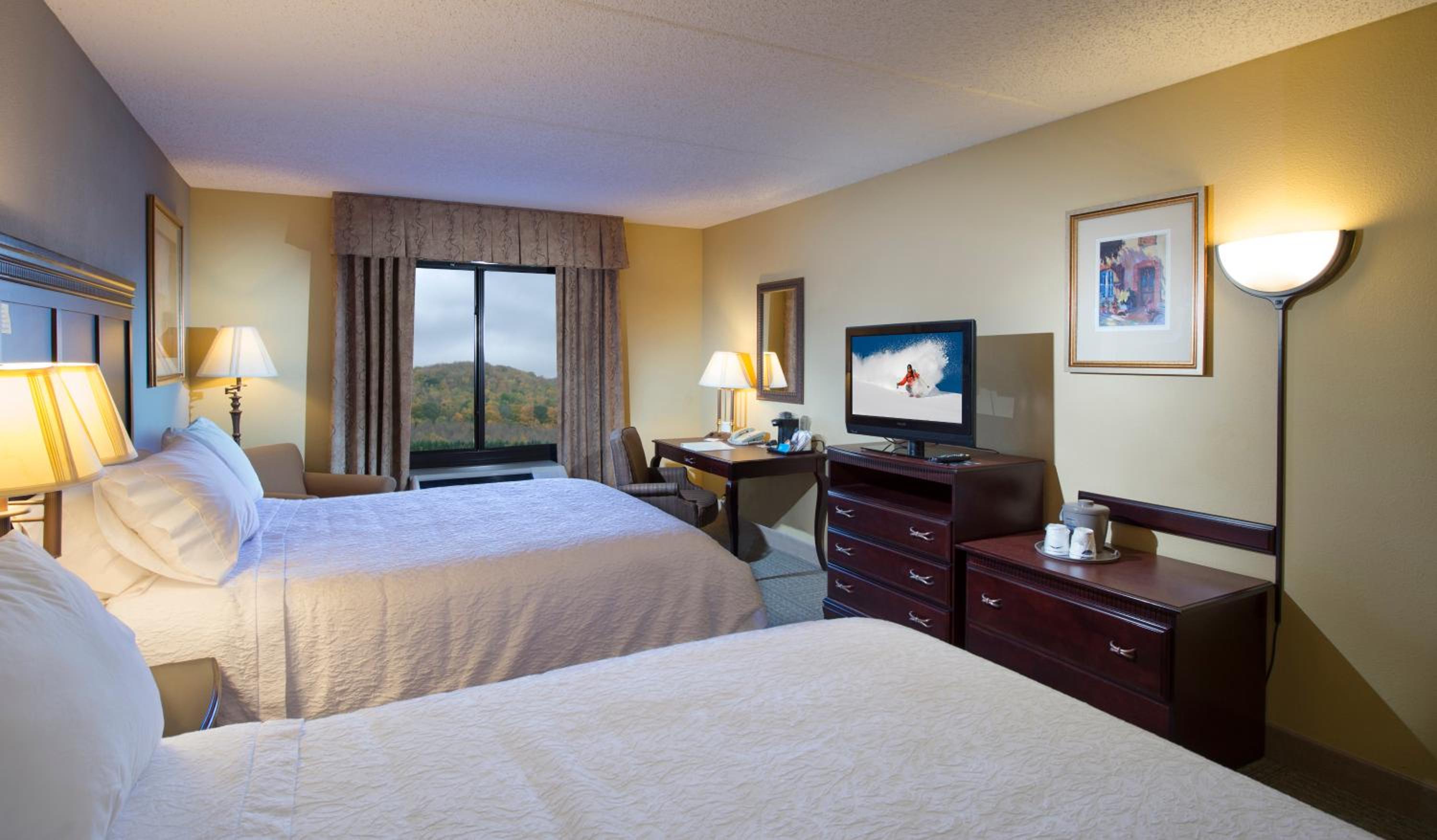 Queen Room with Two Queen Beds - Hearing Access/Non-Smoking - Photo 4