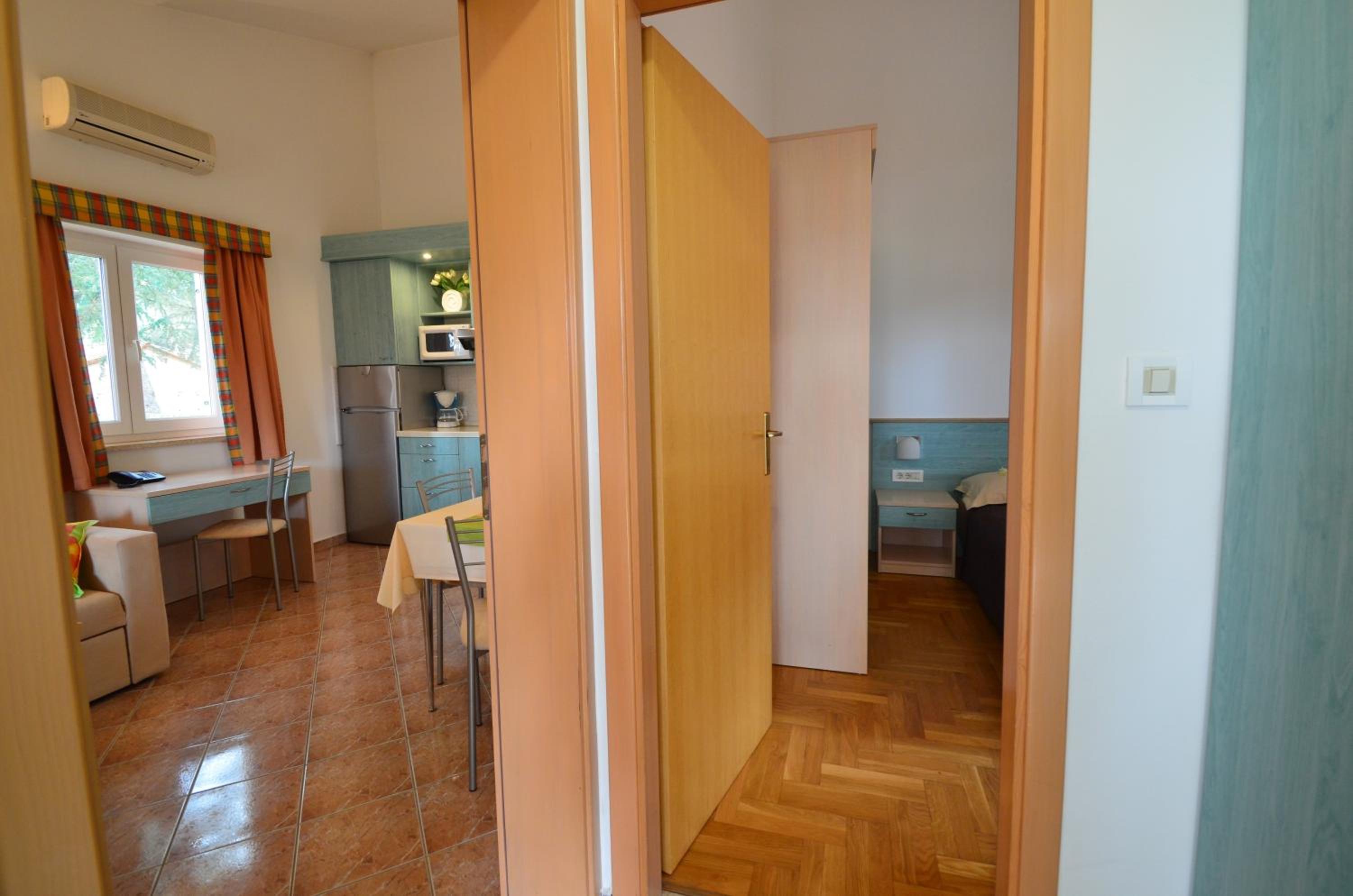 Superior One-Bedroom Apartment - Photo 15