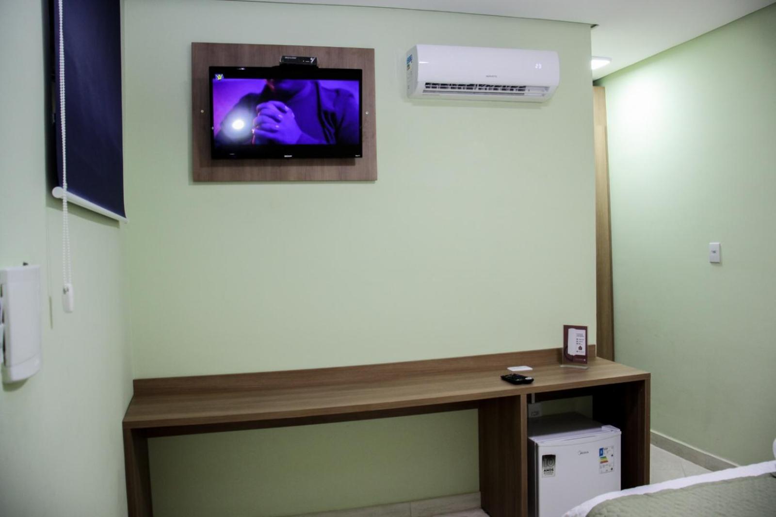 Economy Triple Room photo 2