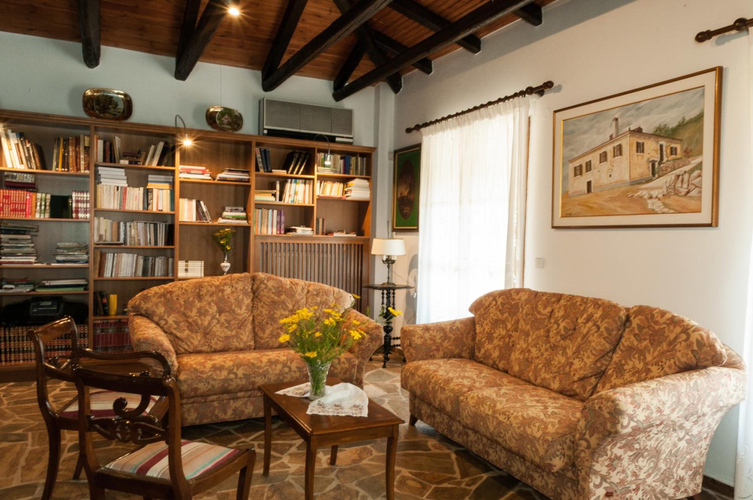 Two-Bedroom House with Spa Bath photo 2