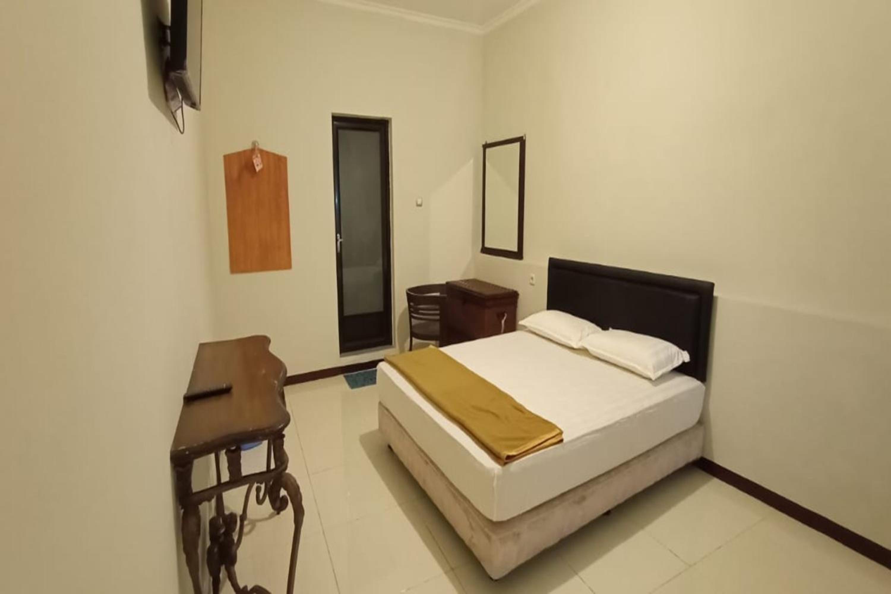 Standard Double Room - Photo 3
