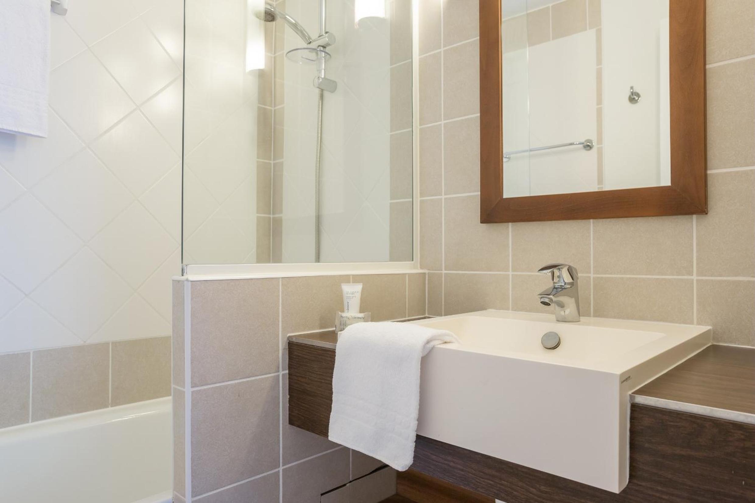 One-Bedroom Apartment with Sleeping Alcove and Terrace or Balcony (6 People) photo 2