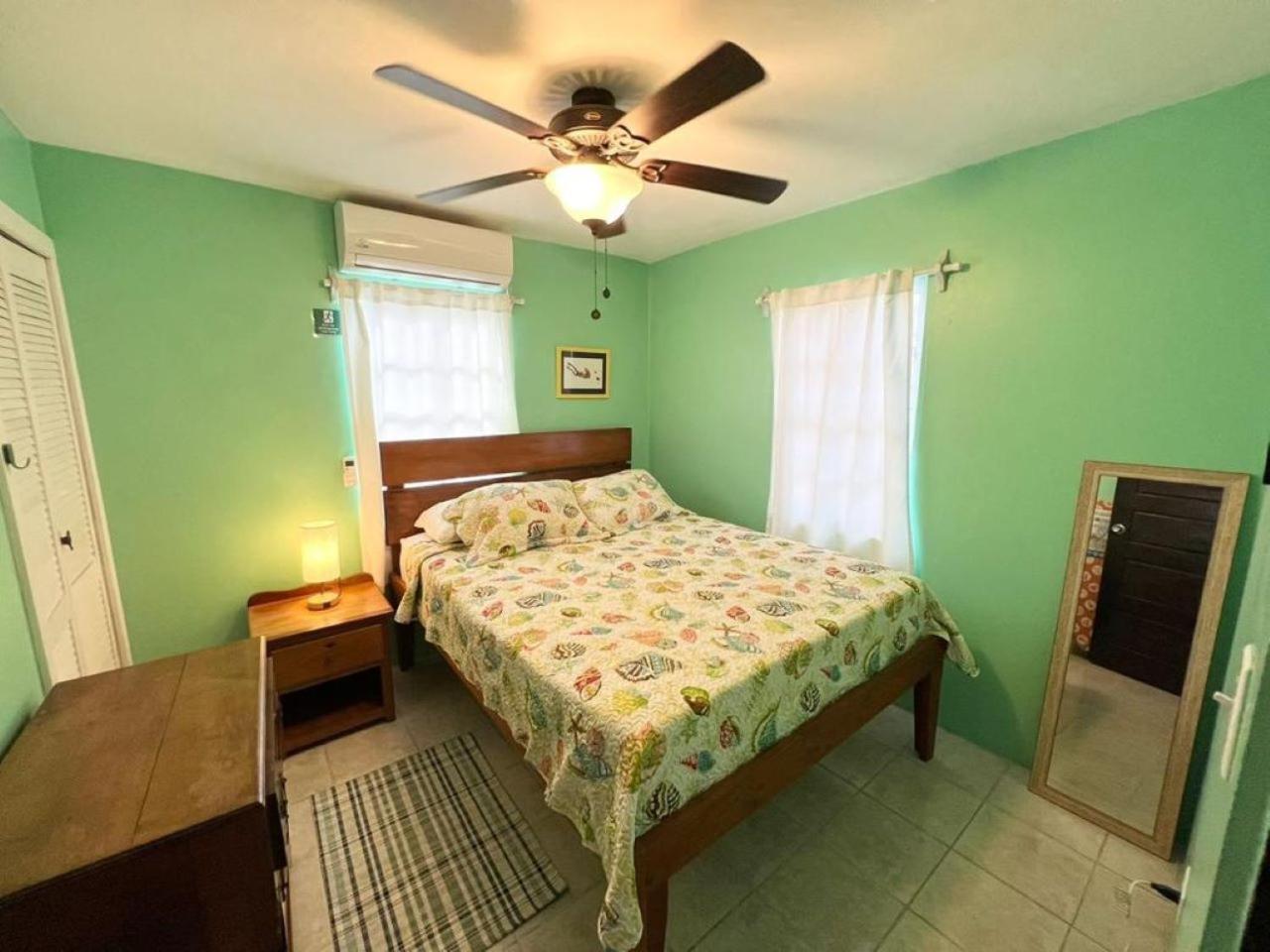 Three-Bedroom House photo 3