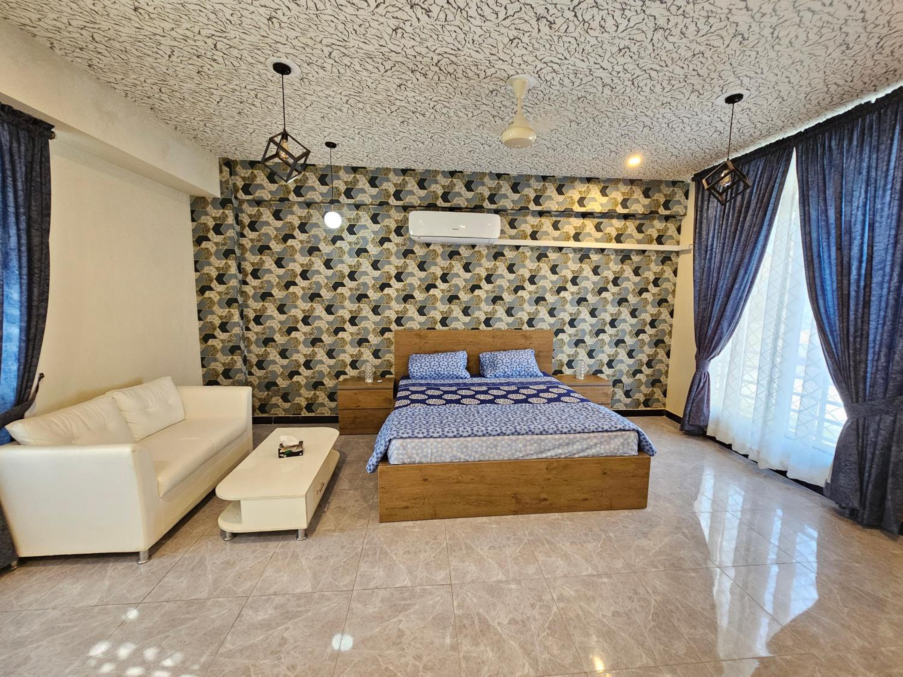 Deluxe King Suite photo 1
