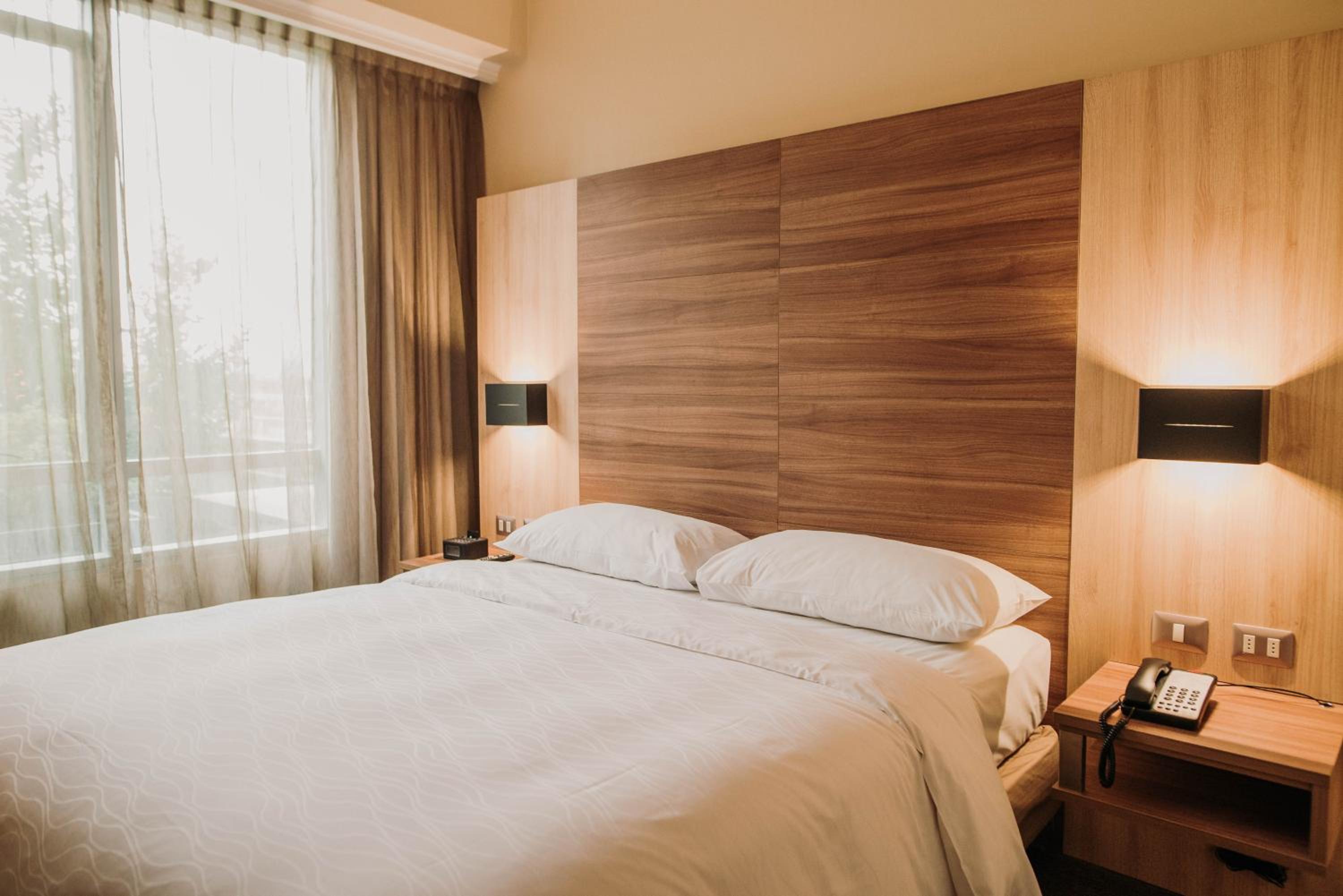 Standard King Room photo 1