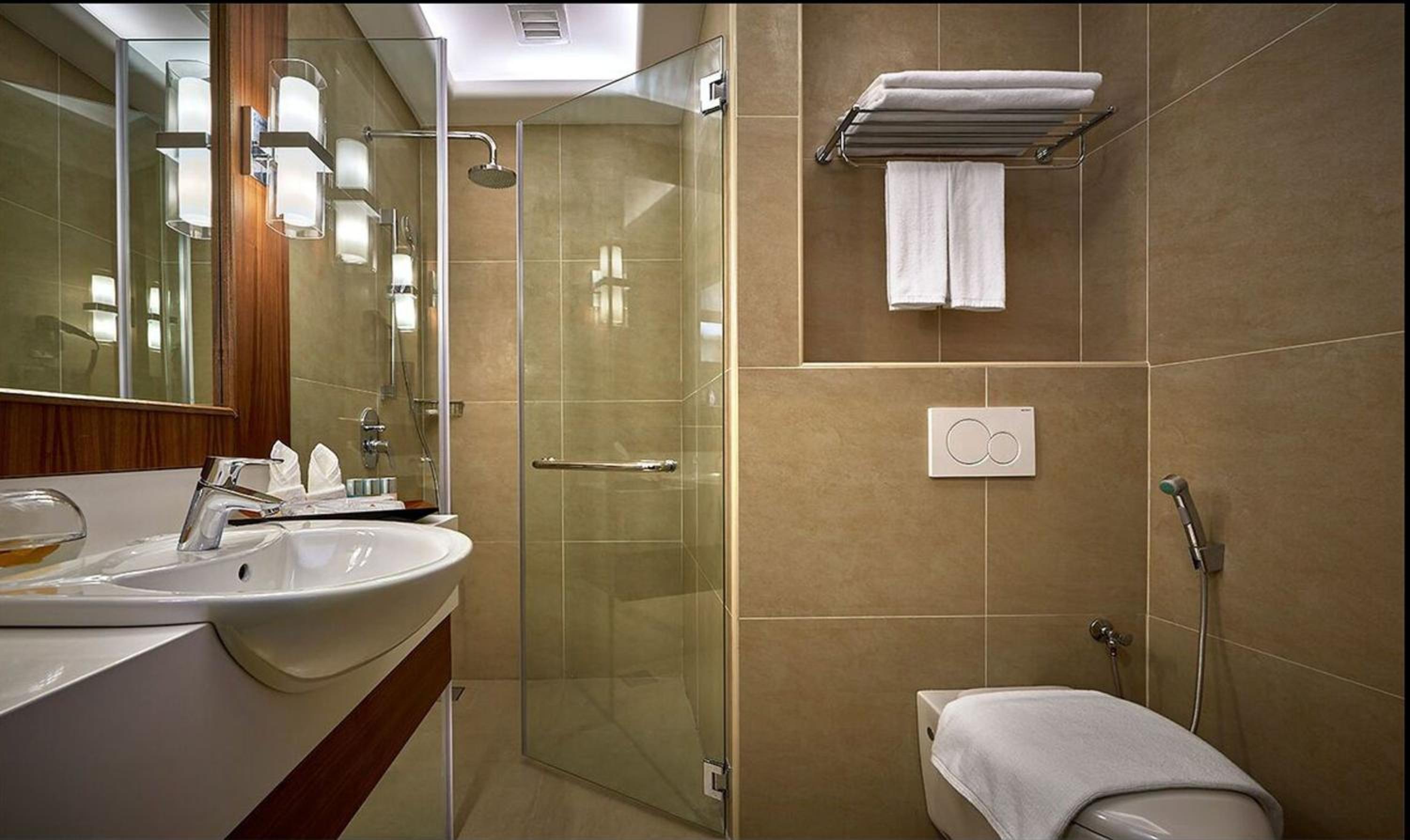 Standard Queen Room - Photo 7