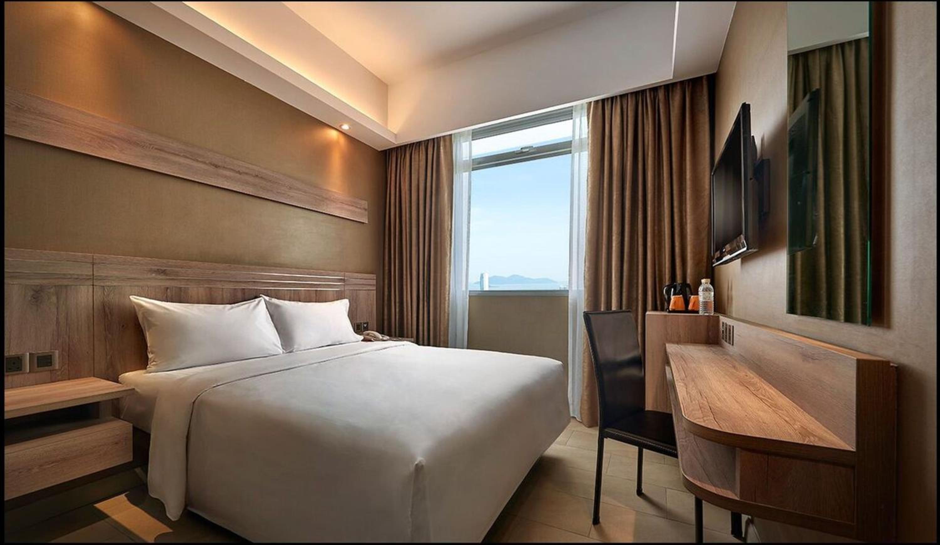 Standard Queen Room - Photo 6