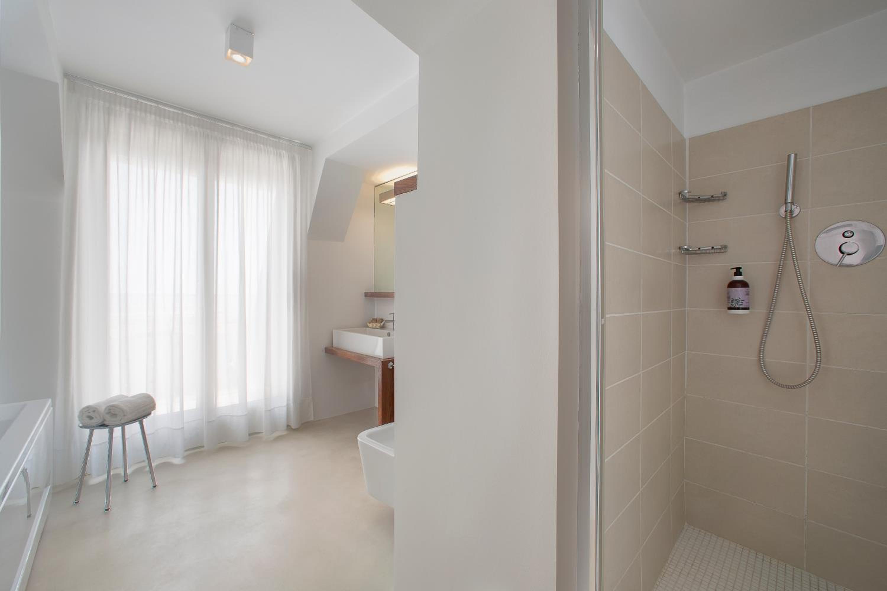 Deluxe Suite with Sea View photo 2