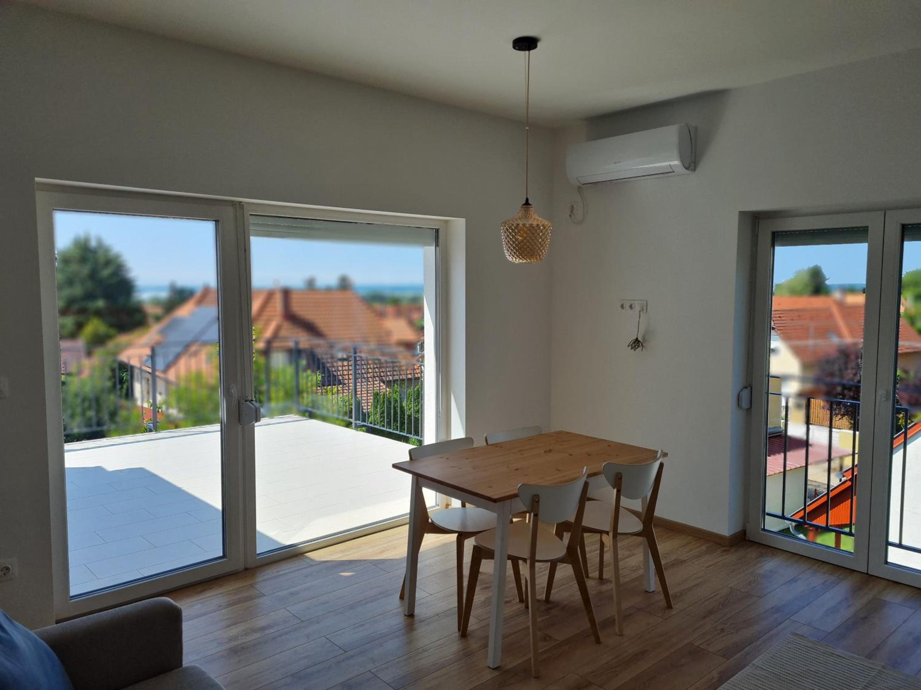 Apartment with Lake View photo 2