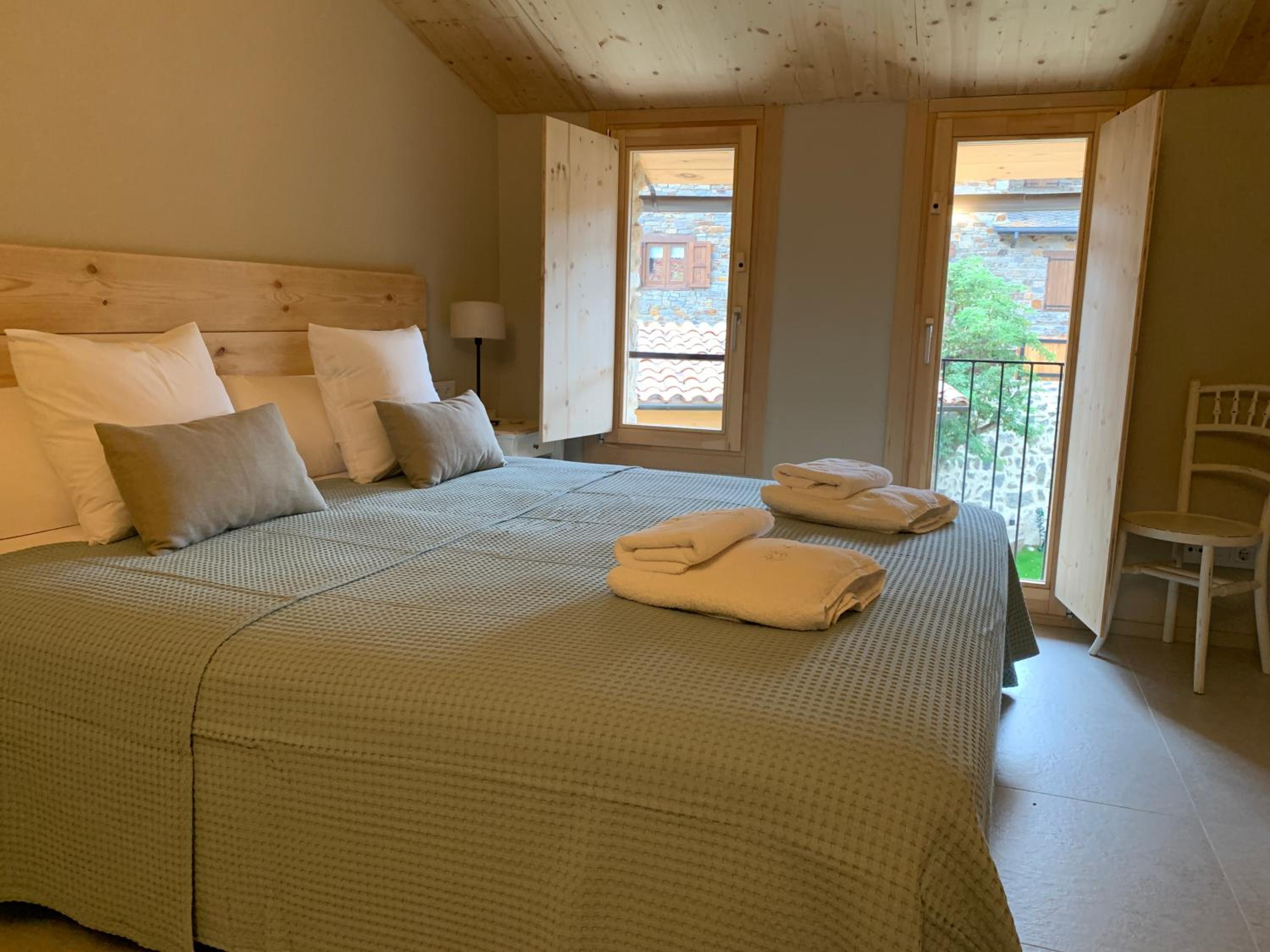Apartamento de Dos Dormitorios con Vista al Jardín