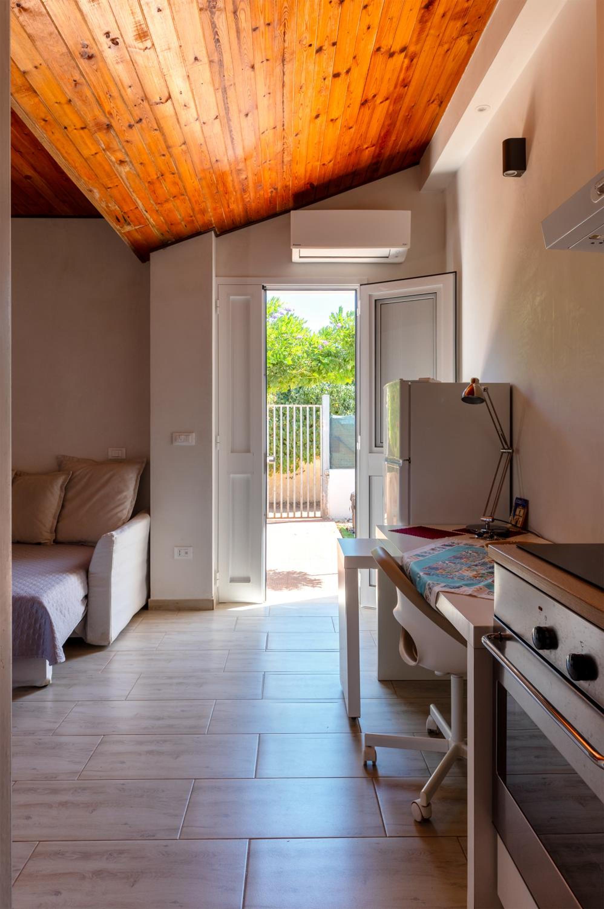Double Room with Garden View - Photo 12