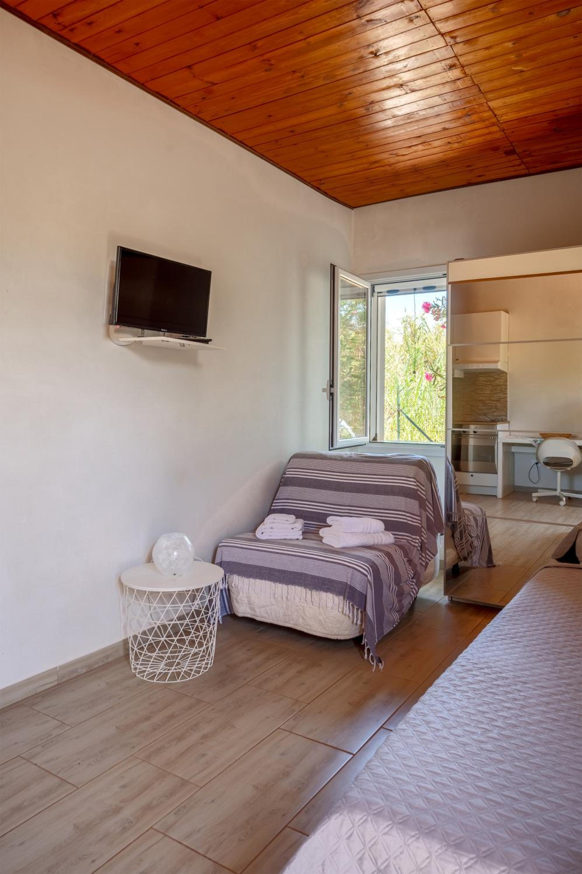 Double Room with Garden View - Photo 14