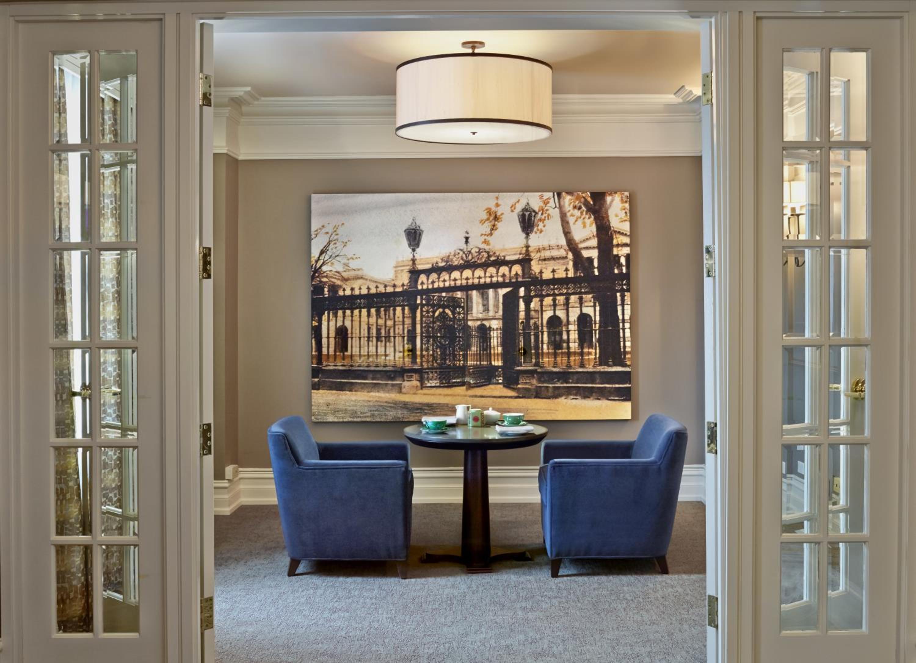 Royal Club Deluxe King Room with One King Bed (Non Smoking)