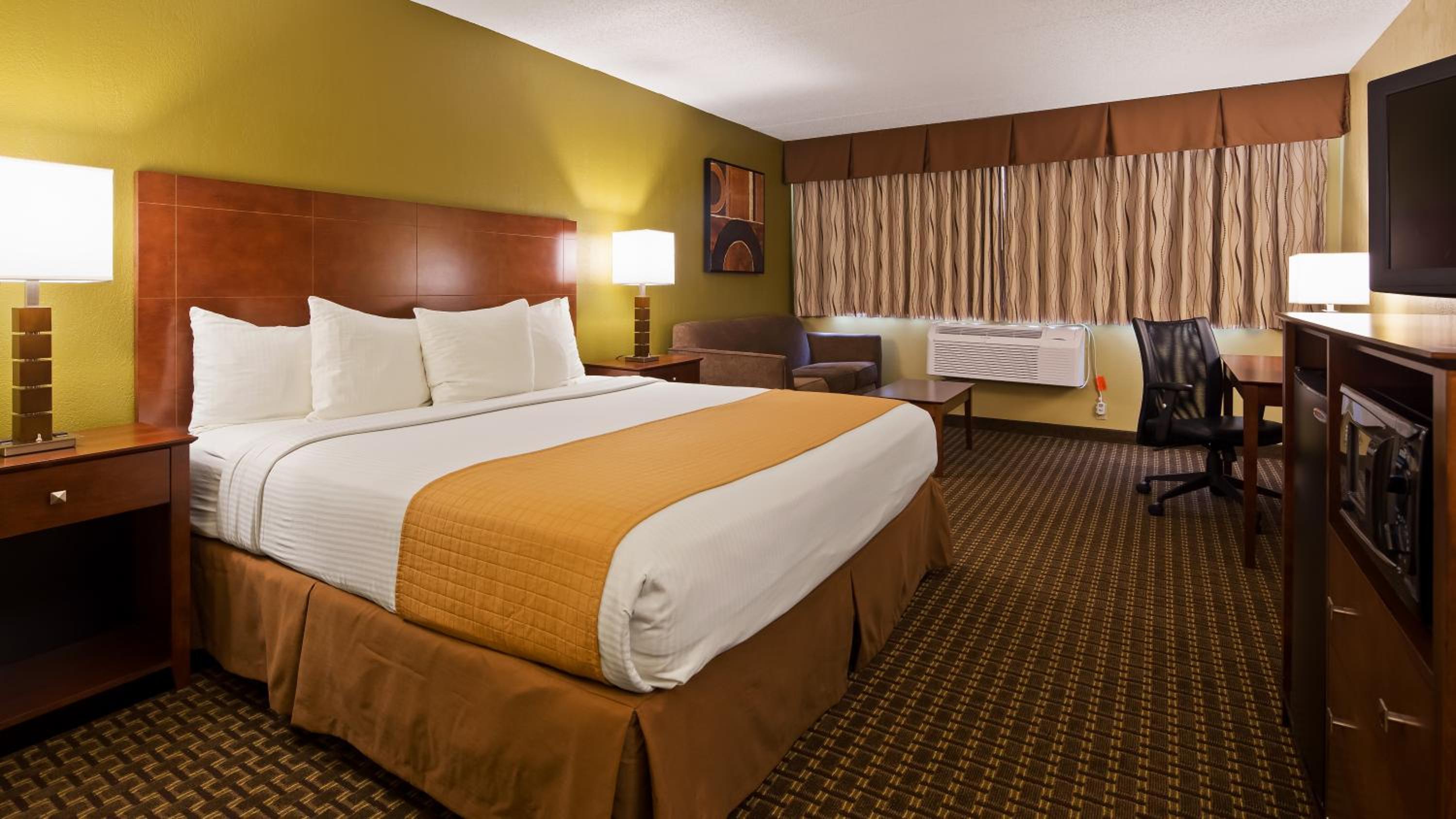 King Room - Non-Smoking - Photo 3