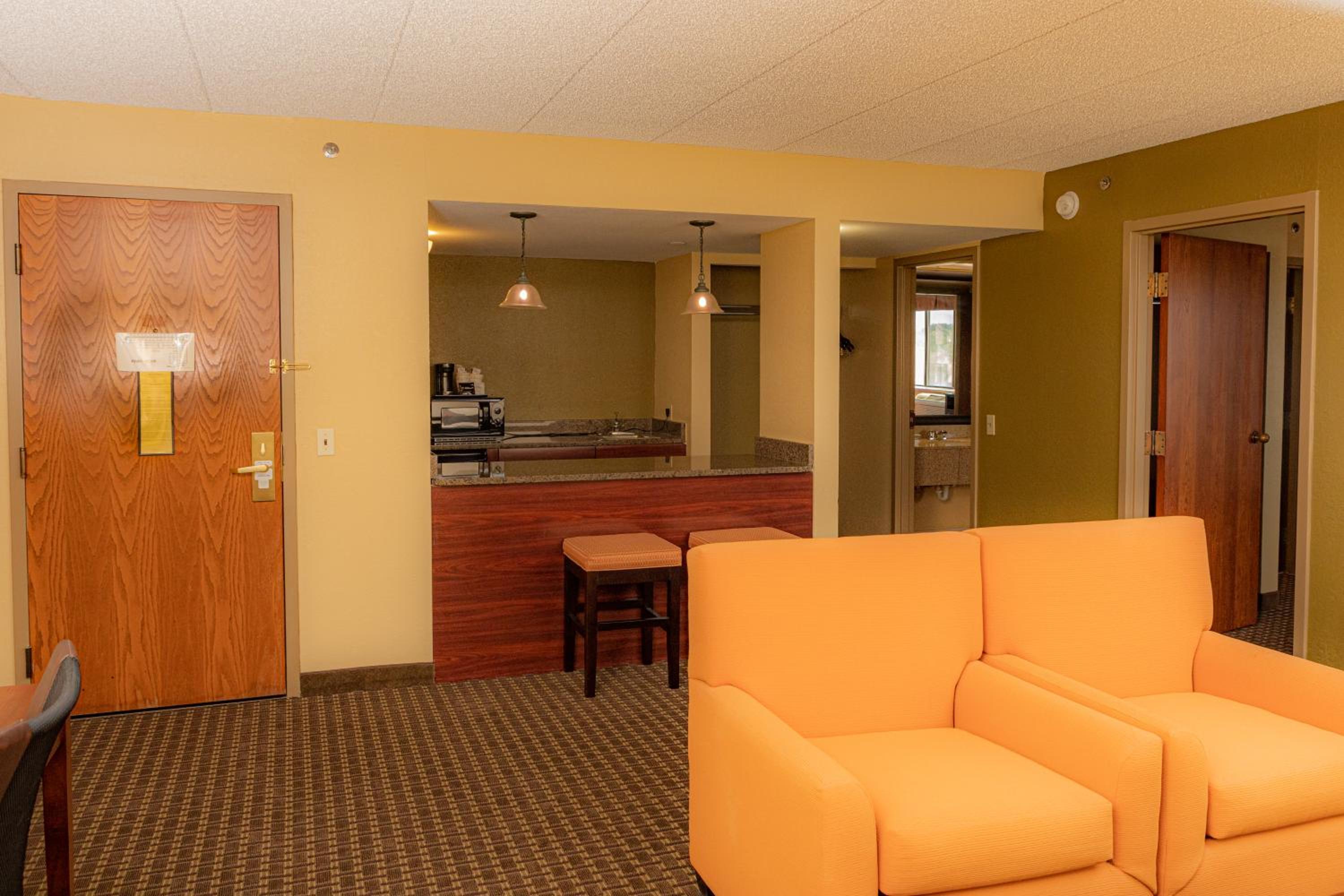 King Suite - Non-Smoking - Photo 4