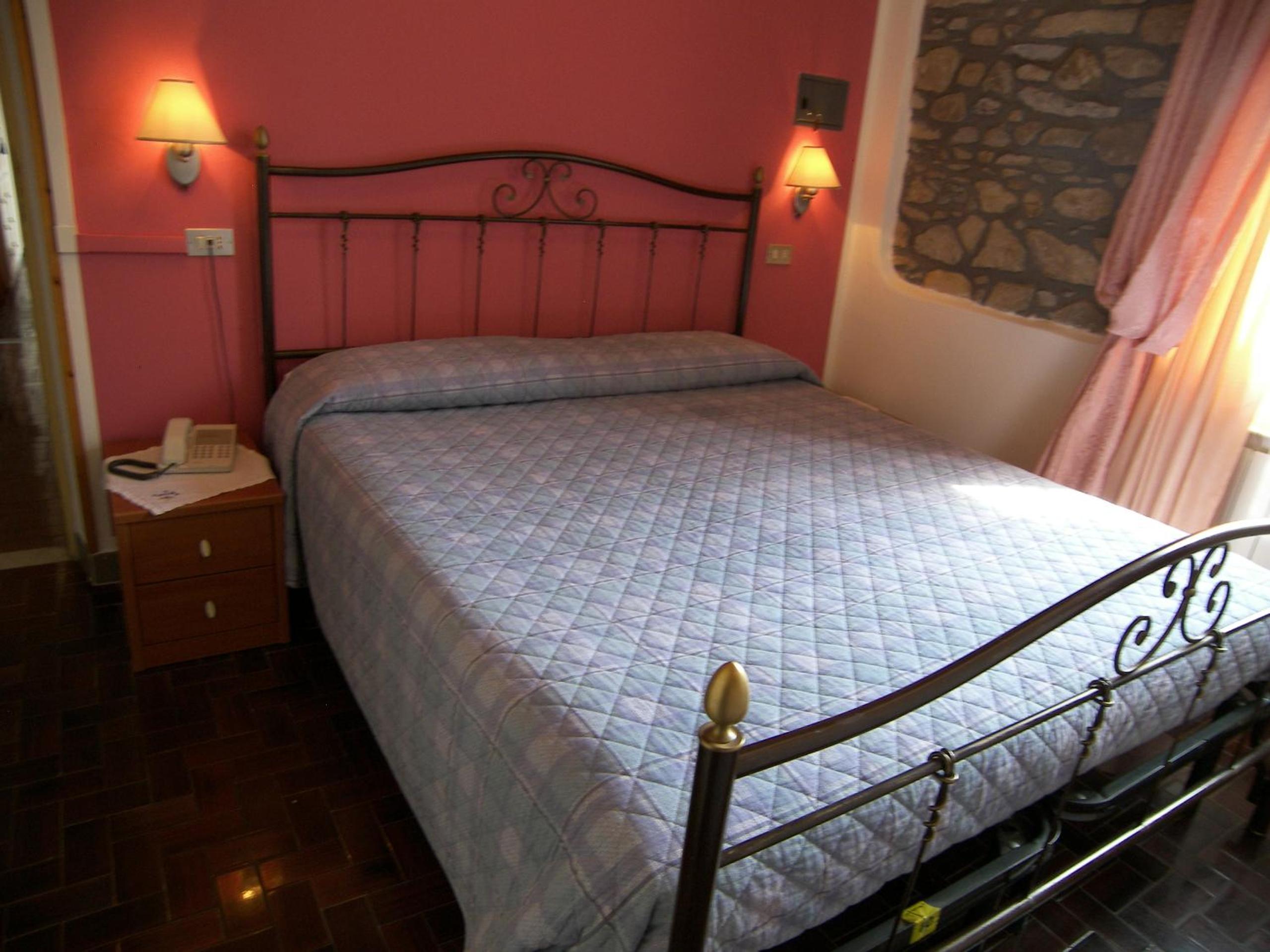 Deluxe Room (2 Adults + 1 Child) photo 2