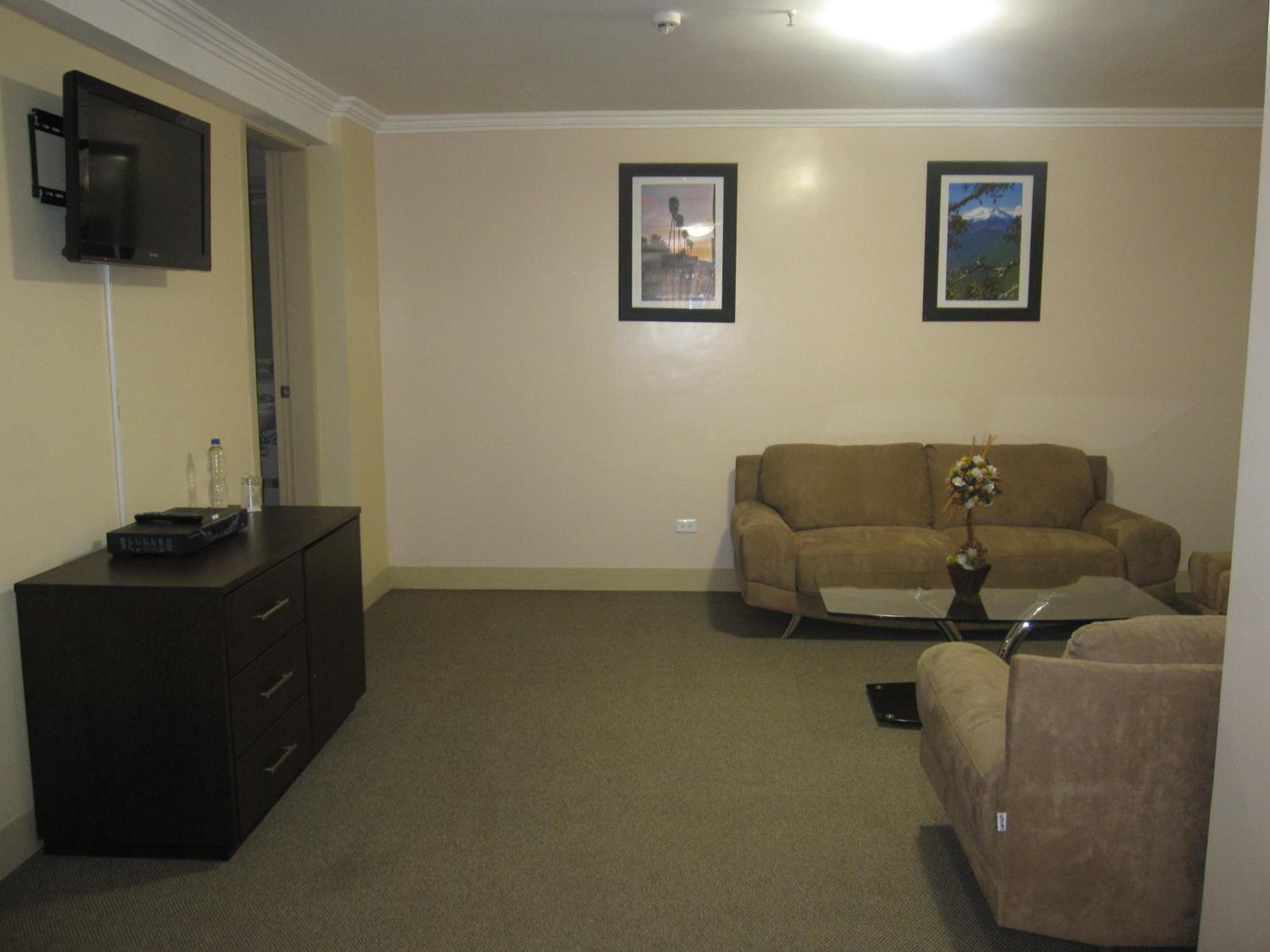 Deluxe King Suite