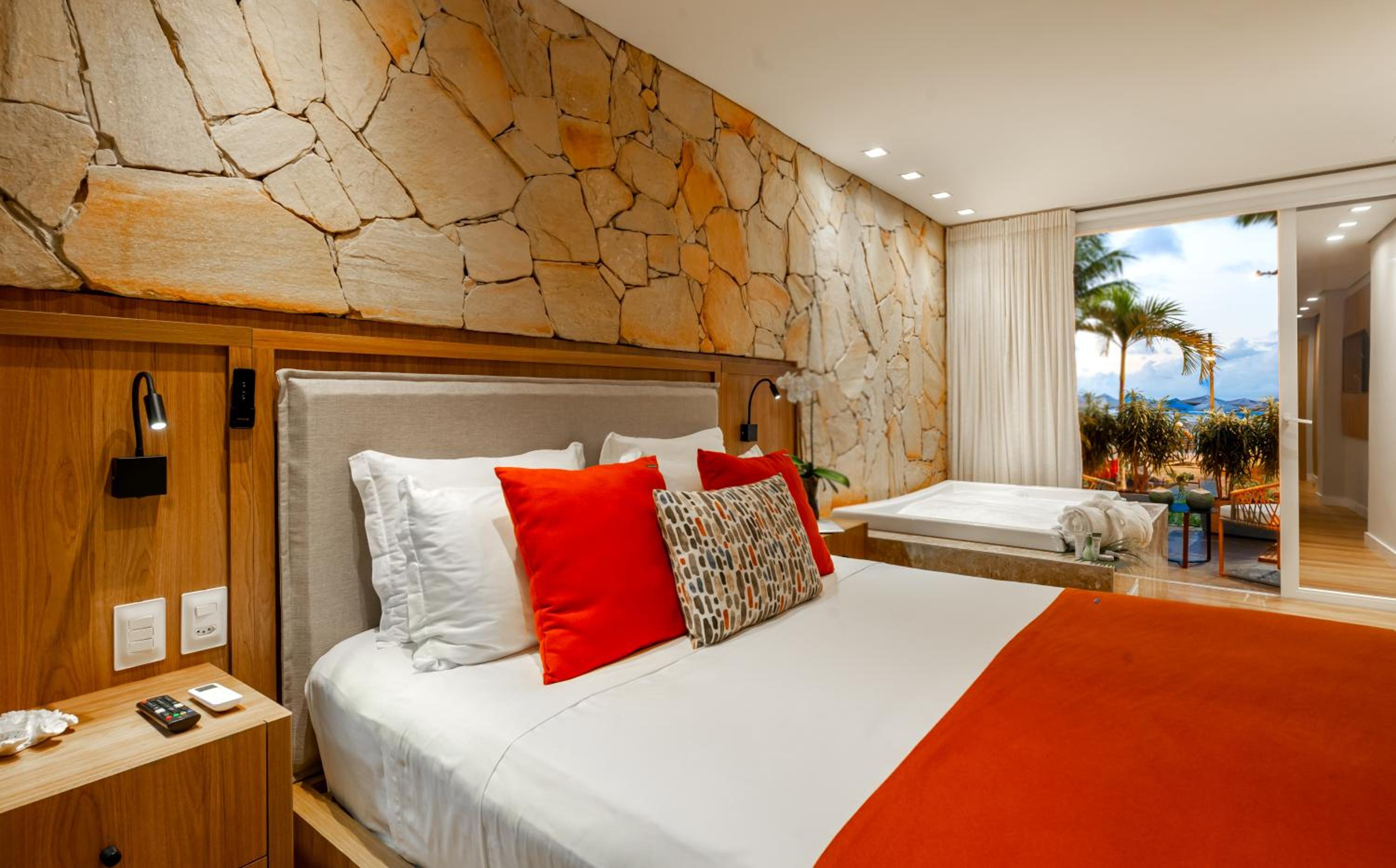 Luxury Room with Hot Tub and balcony