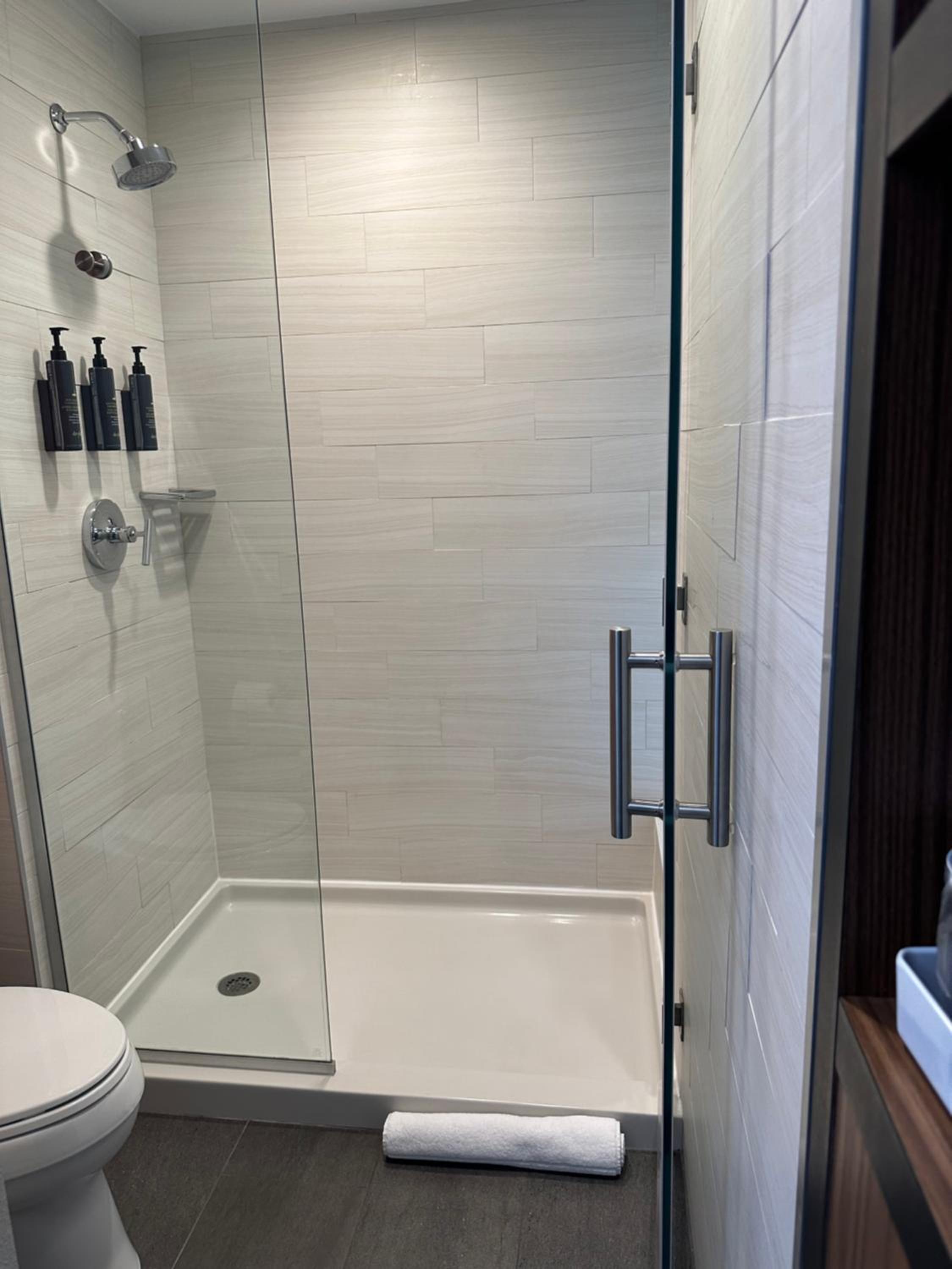 Breezy Double Queen, Guest room, 2 Queen, High floor