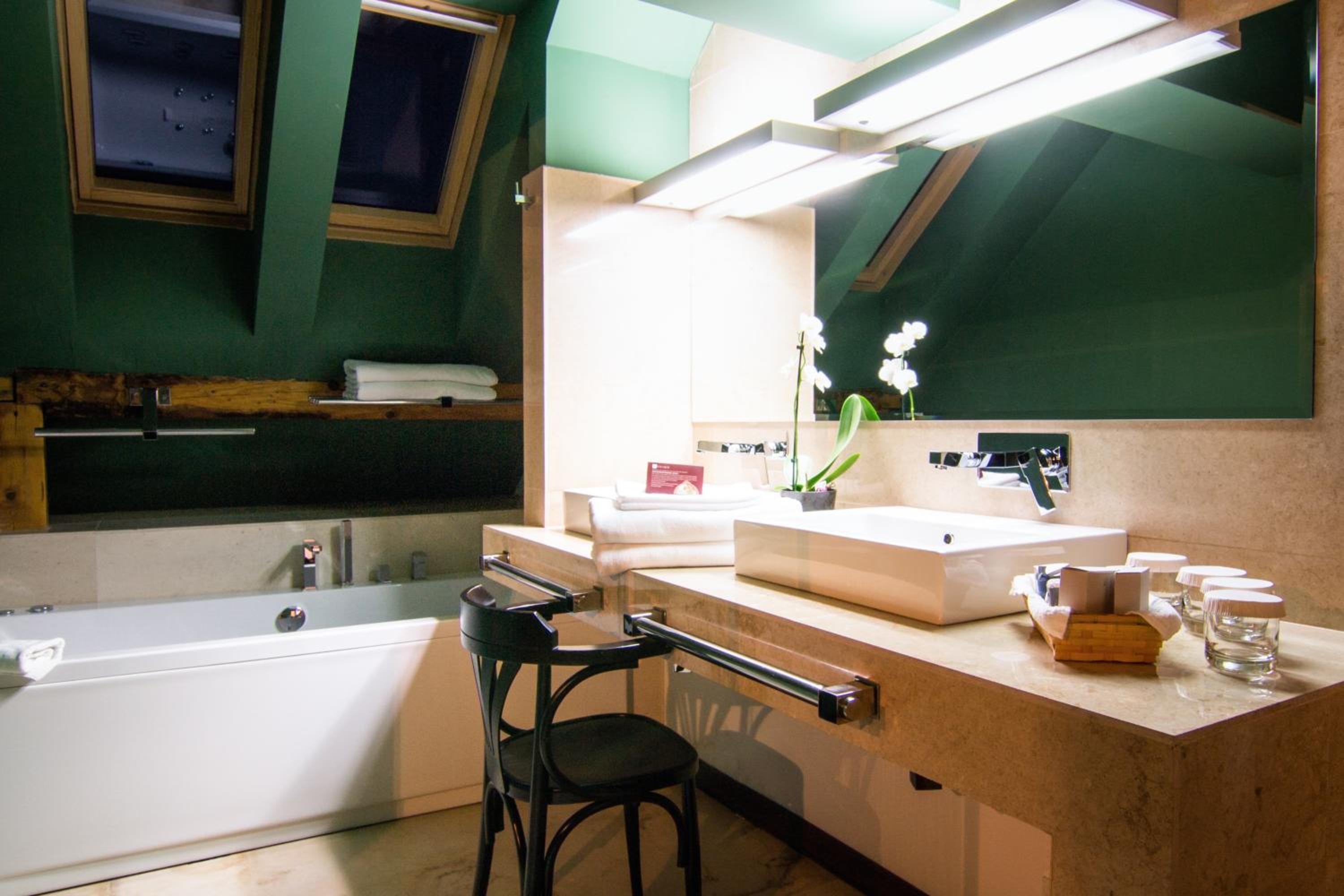 Suite - Photo 22