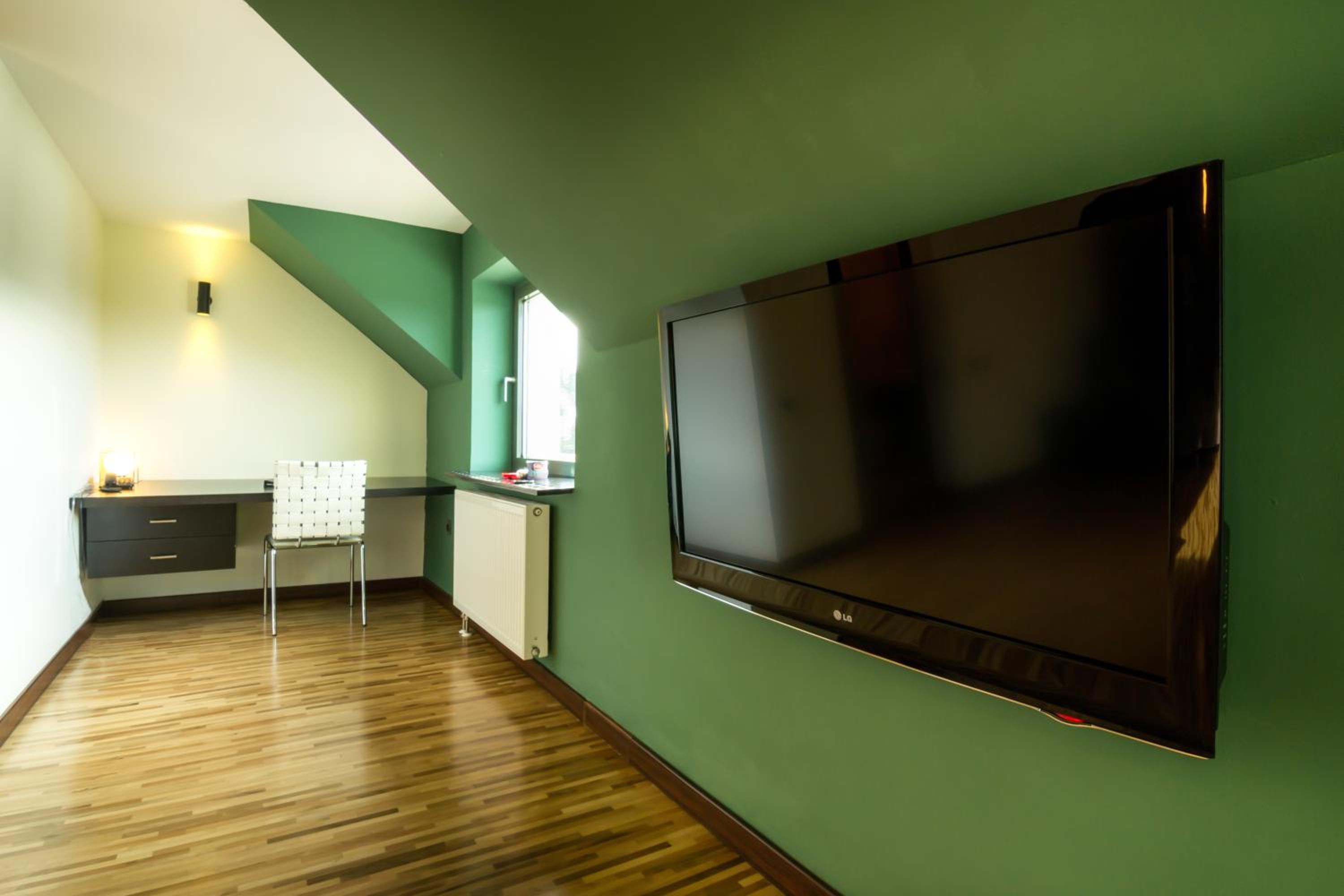 Suite - Photo 23