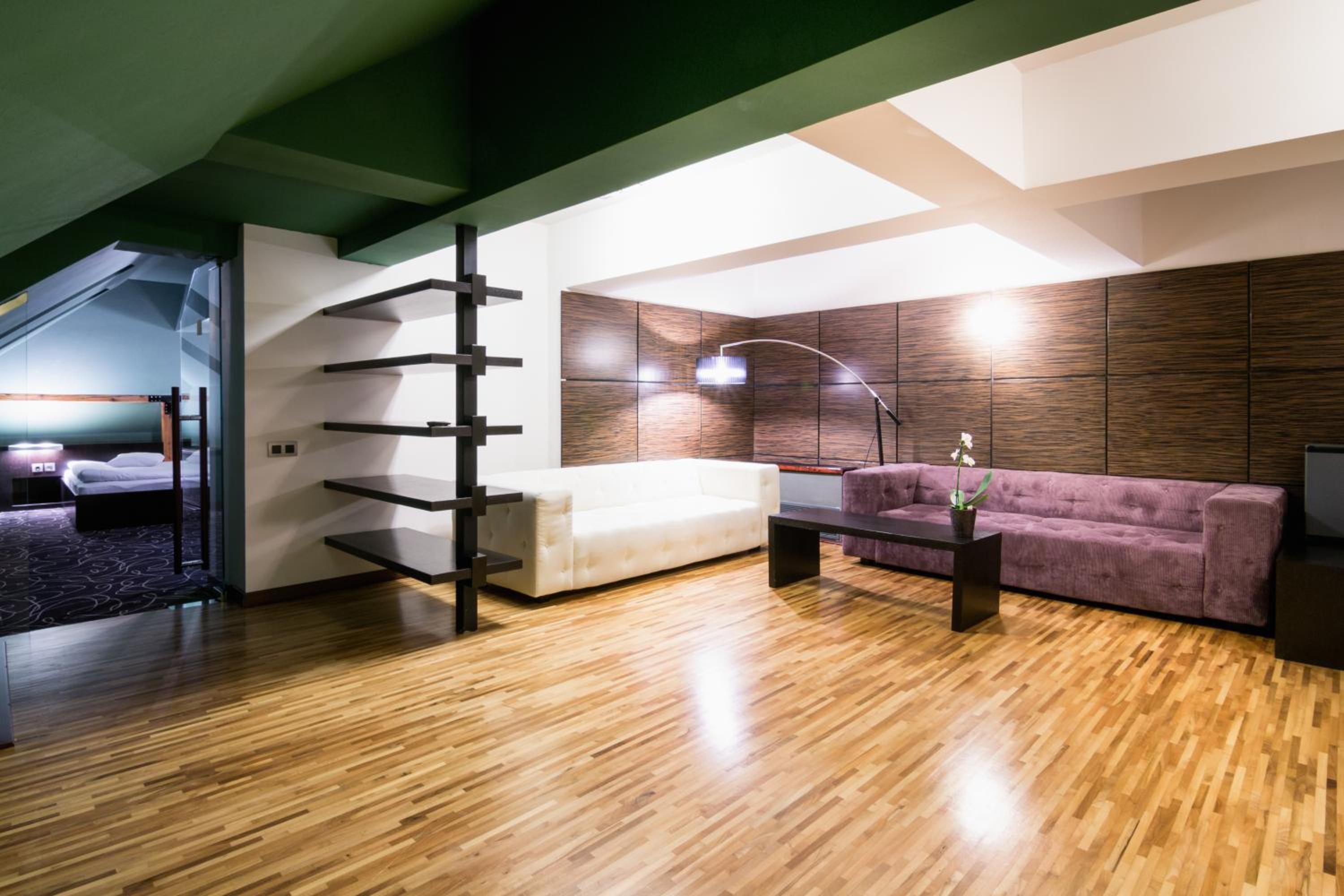 Suite - Photo 25