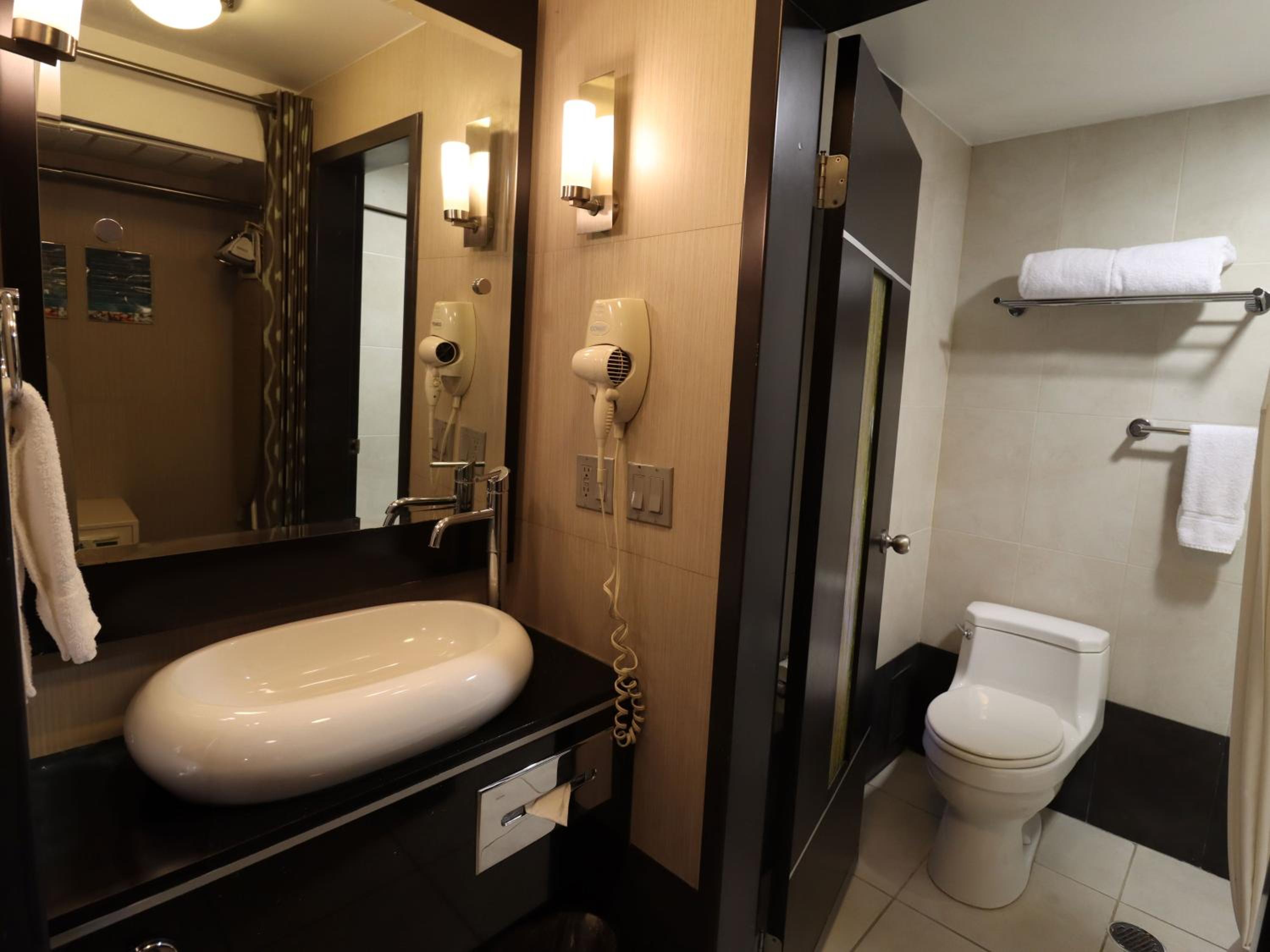 Standard King Room - Photo 3