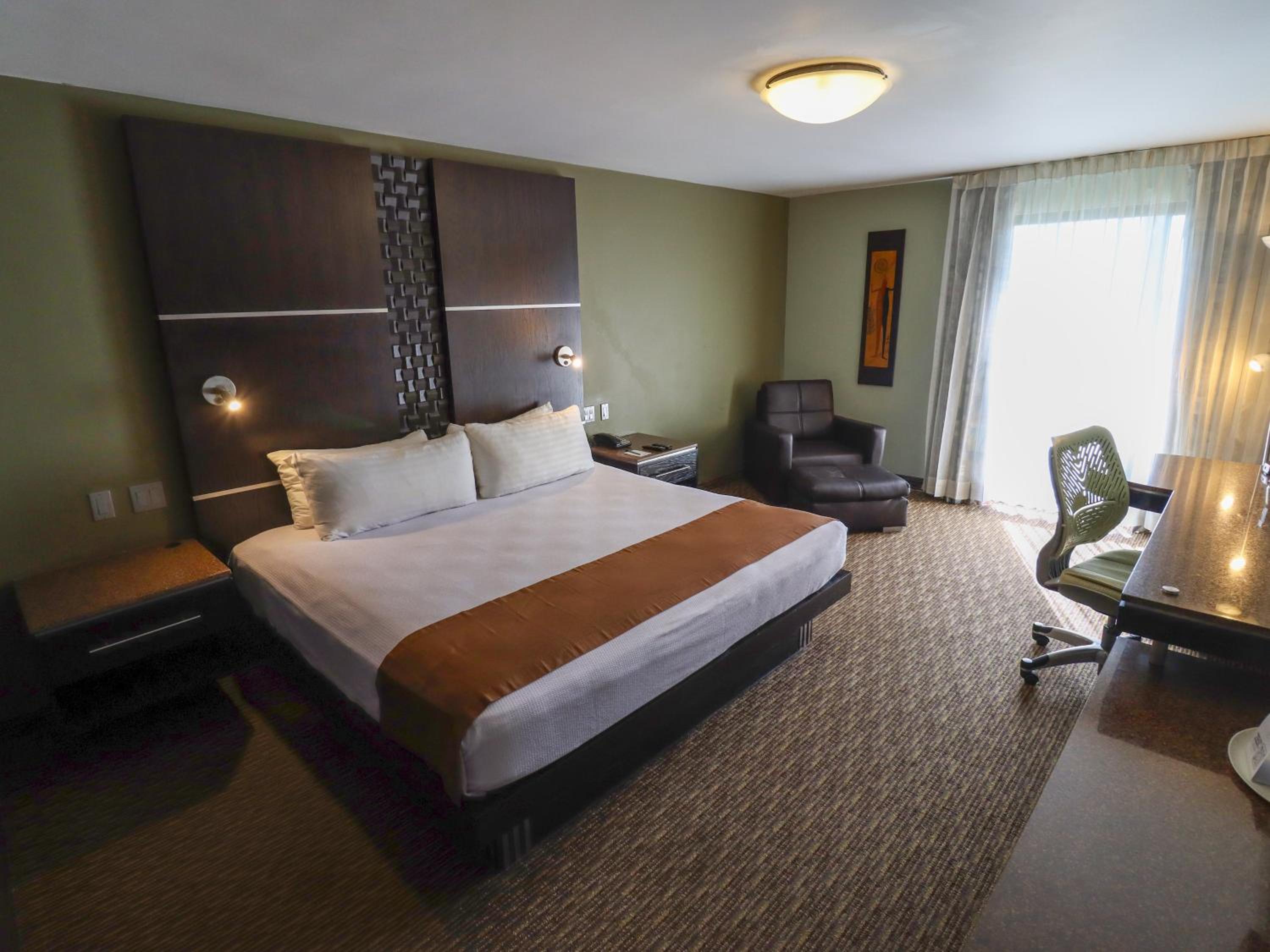Standard King Room - Photo 4