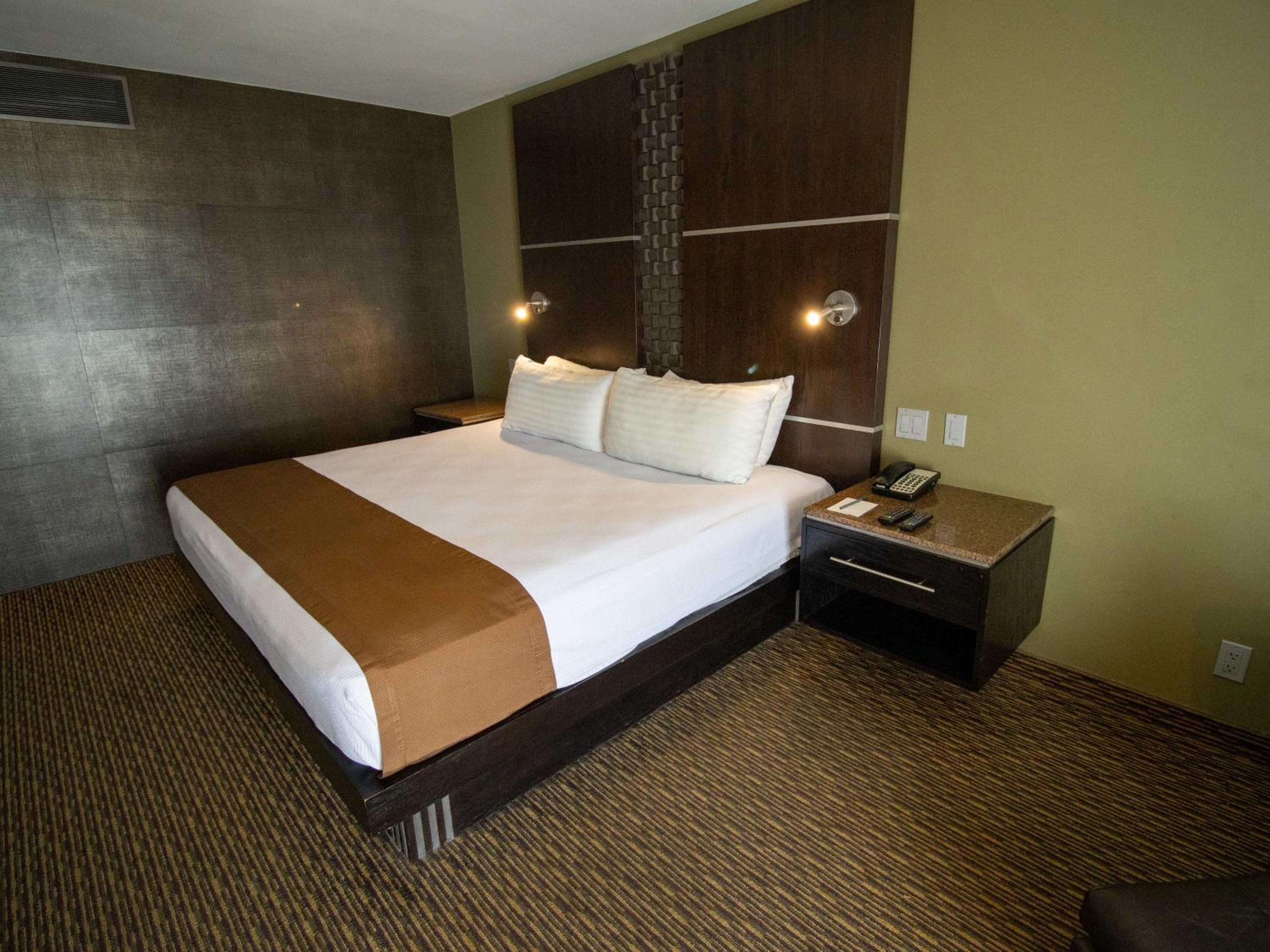 Standard King Room - Photo 5