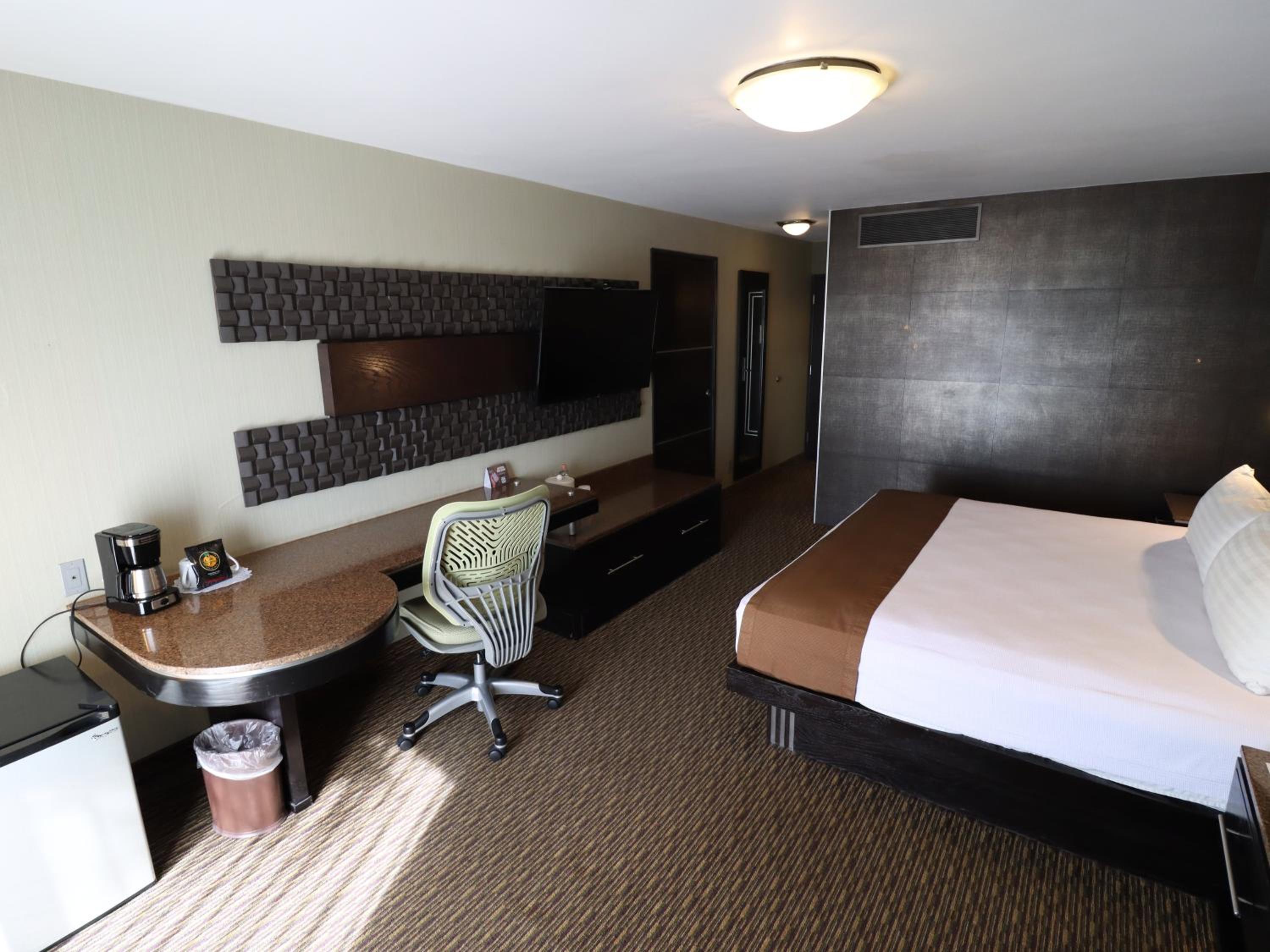 Standard King Room - Photo 6