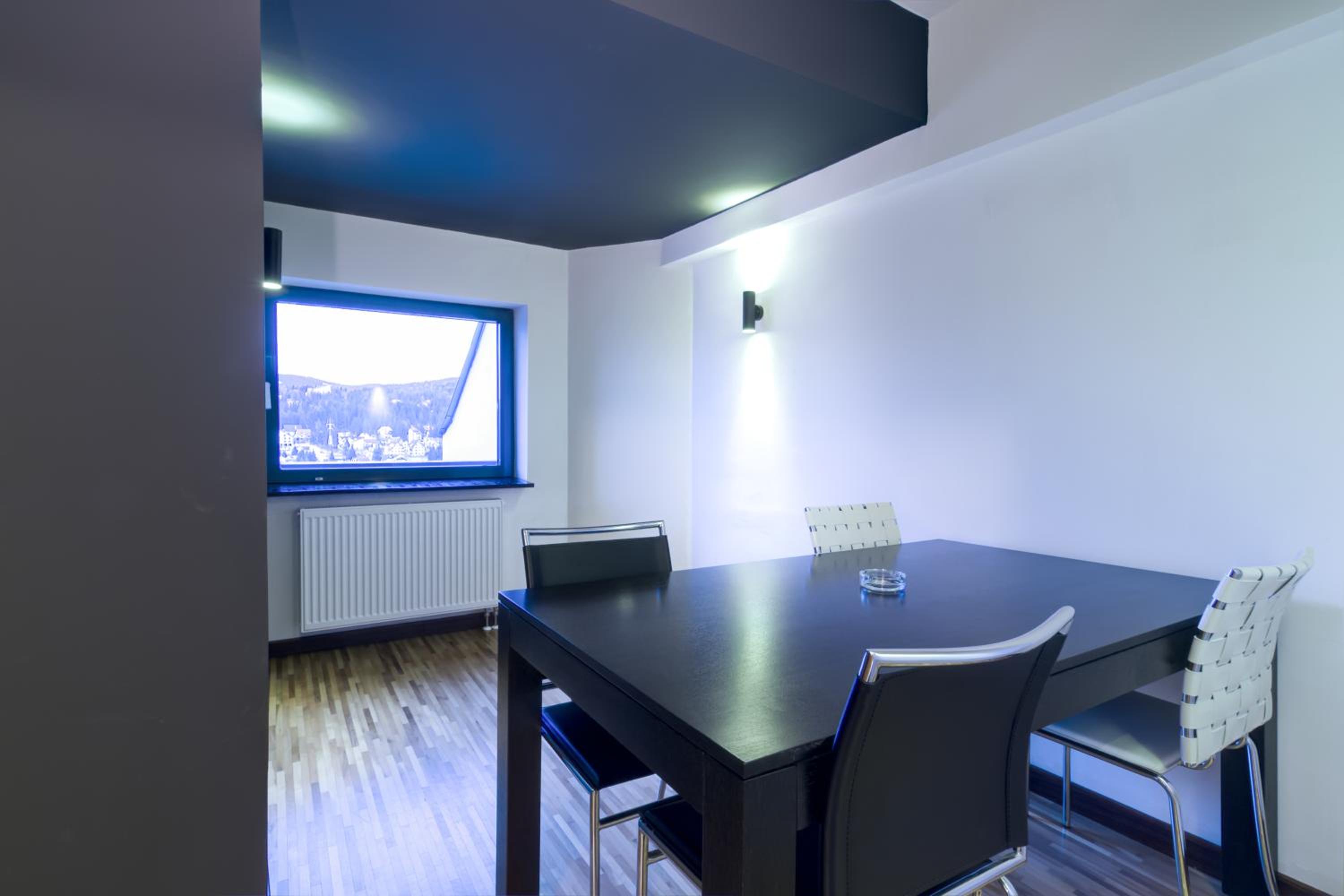 Suite - Photo 27
