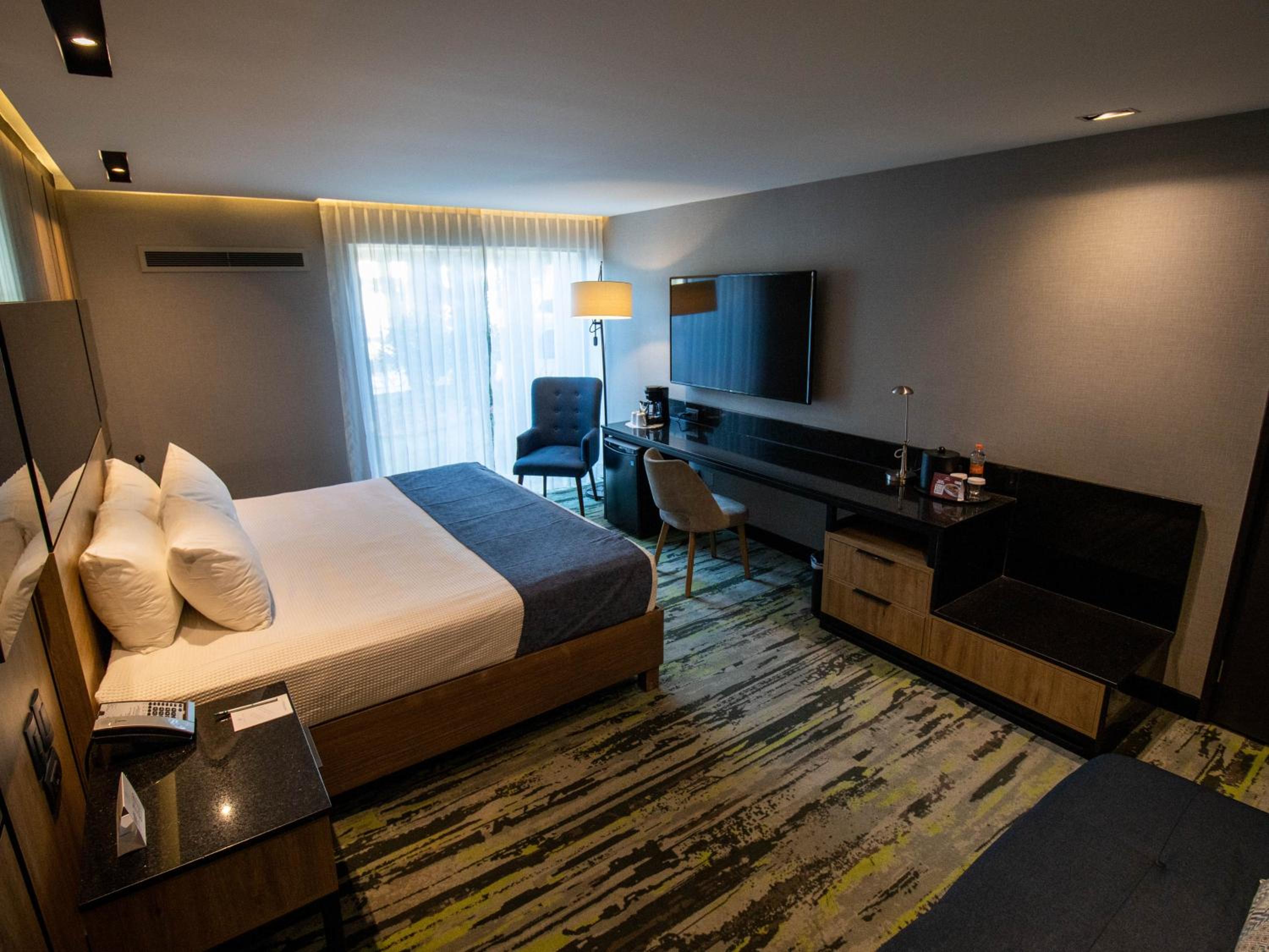 Superior King Room - Photo 6