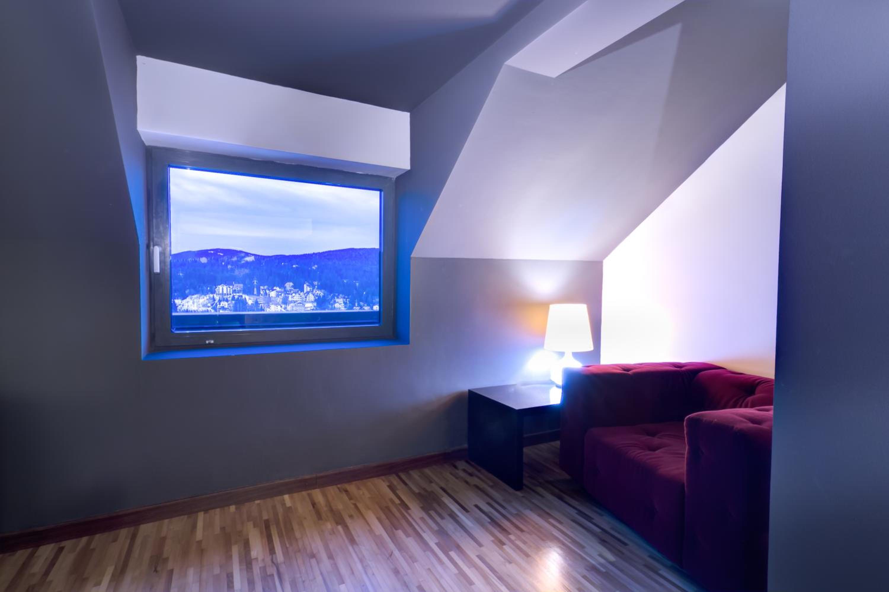 Suite - Photo 28