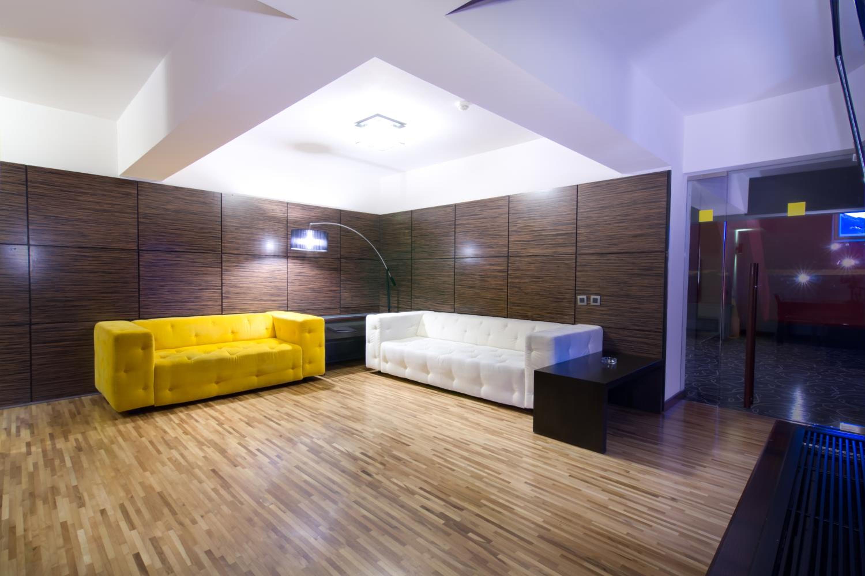 Suite - Photo 29