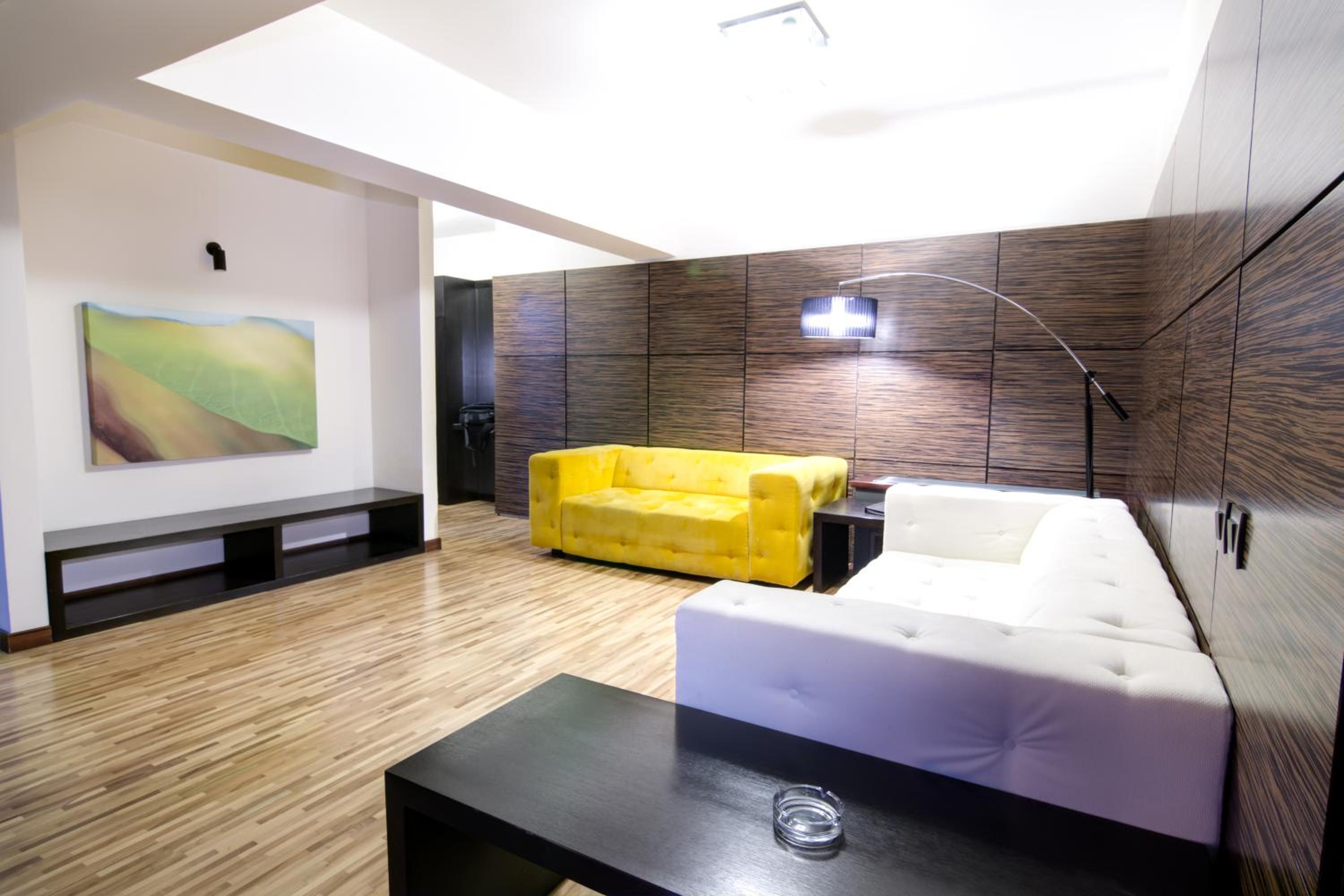 Suite - Photo 31