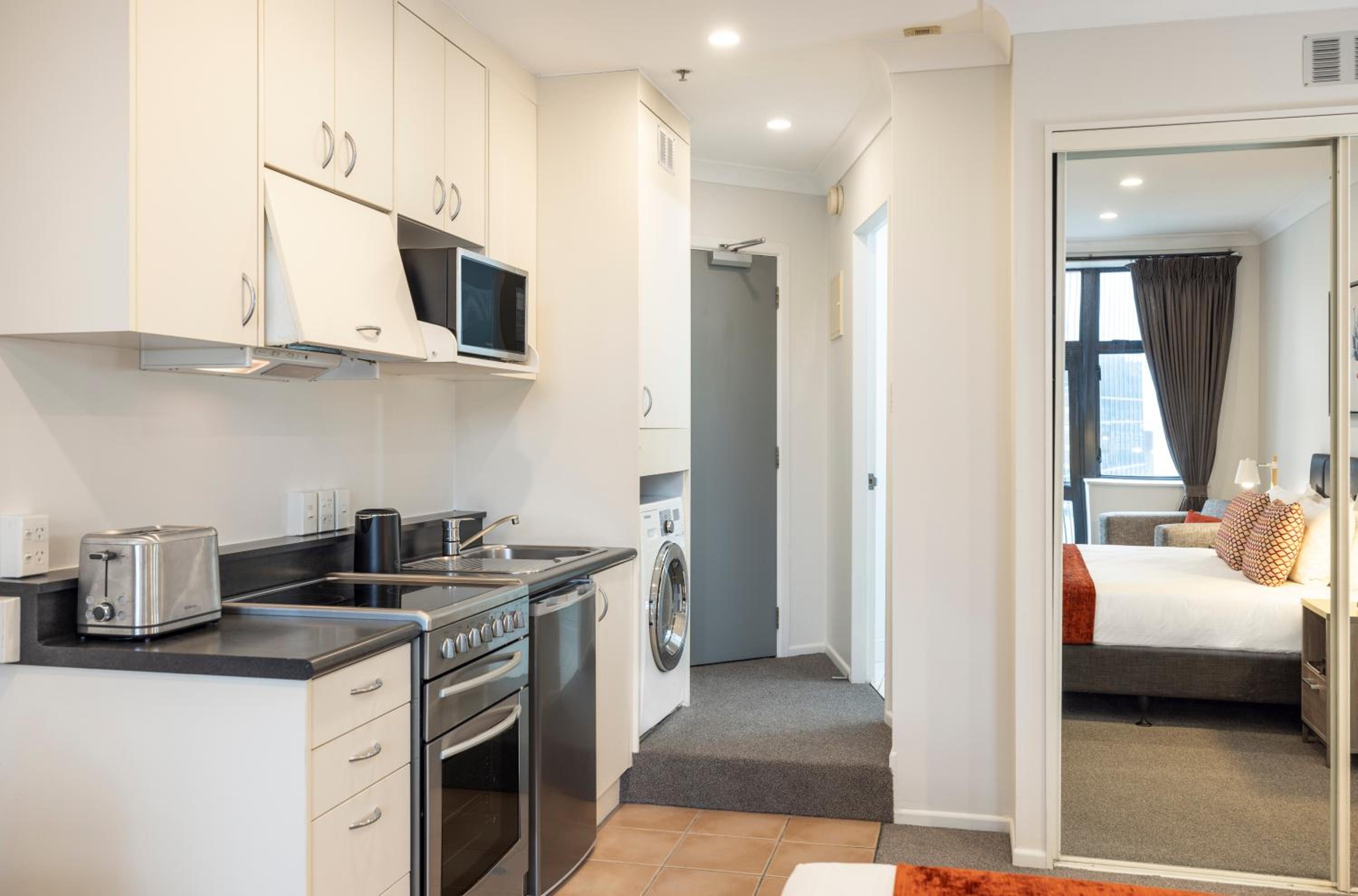 King Studio Apartment - Photo 5