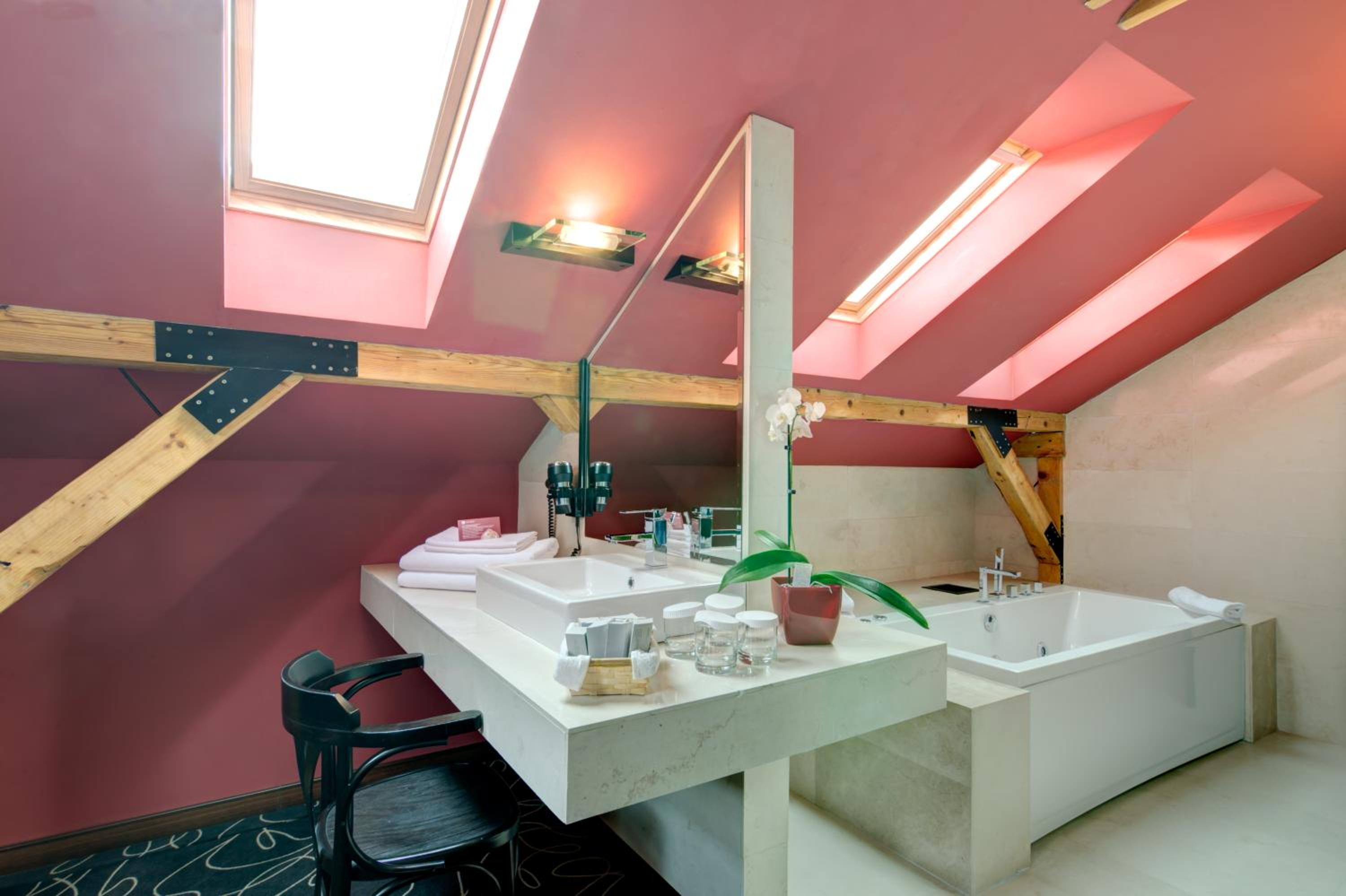 Suite - Photo 6