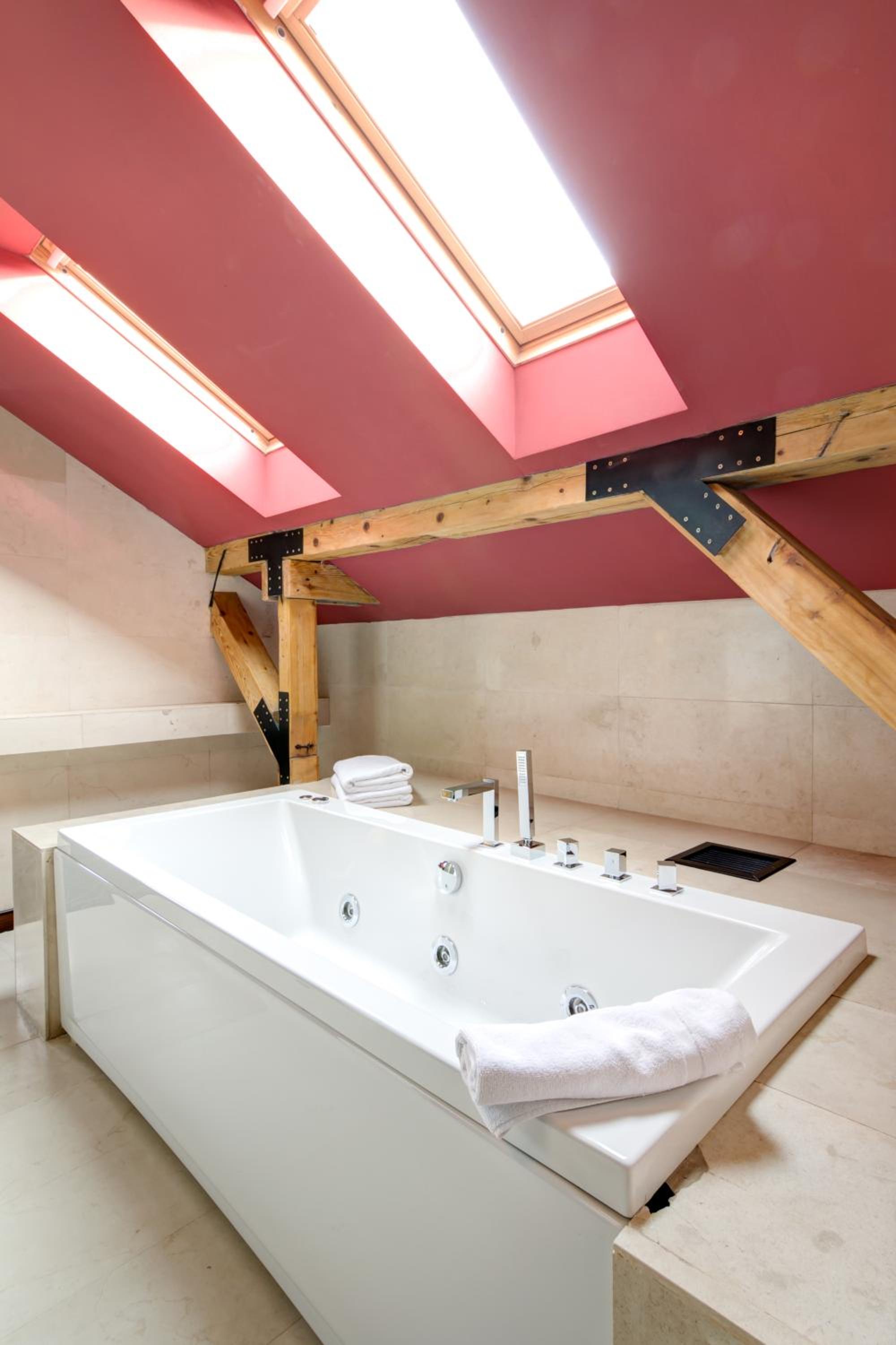 Suite - Photo 8