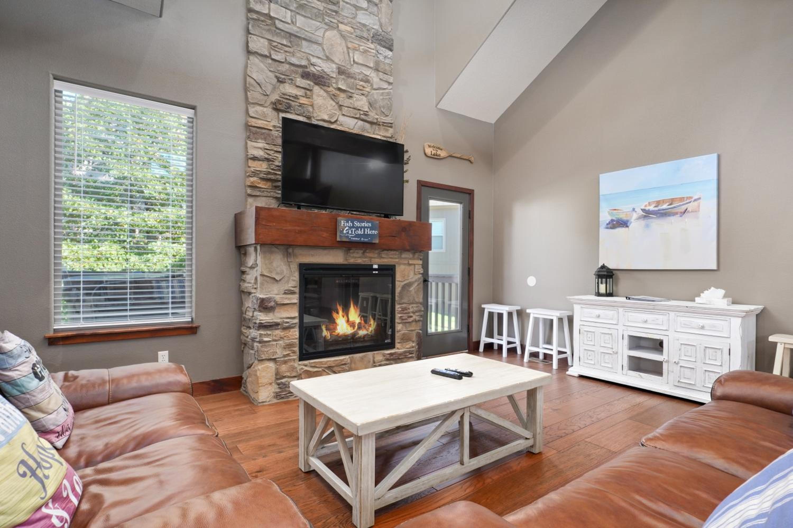 Six-Bedroom House photo 1