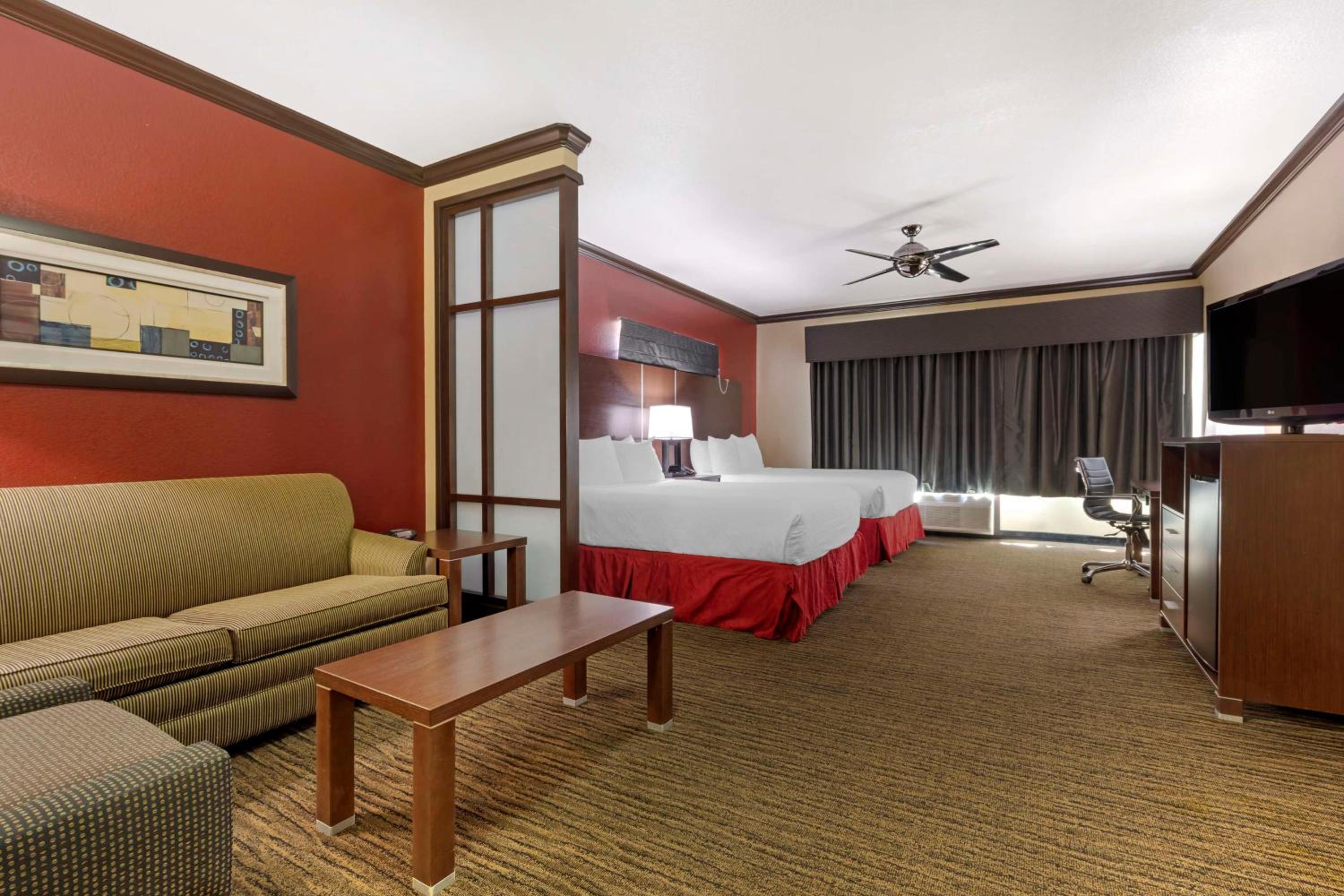 Queen Suite with Two Queen Beds and Sofa Bed photo 1